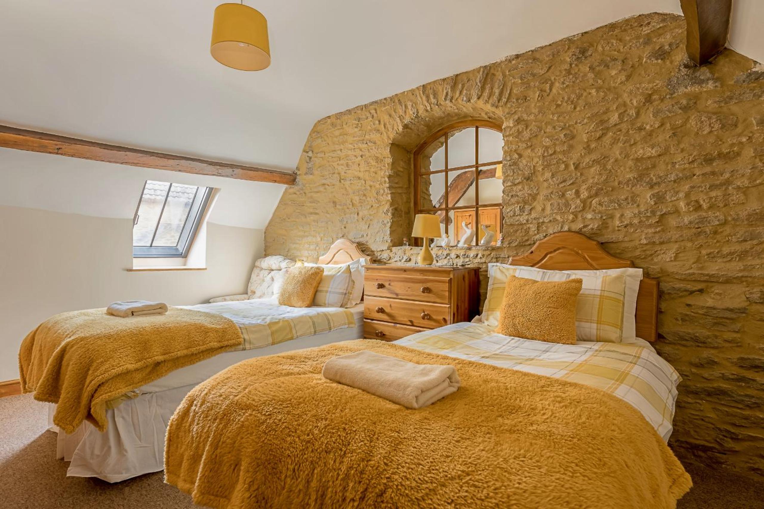 Finest Retreats - Fives Court Cottage view 2