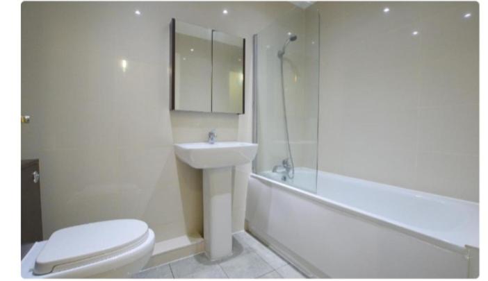 Spacious modern flat in Luton town centre view 2
