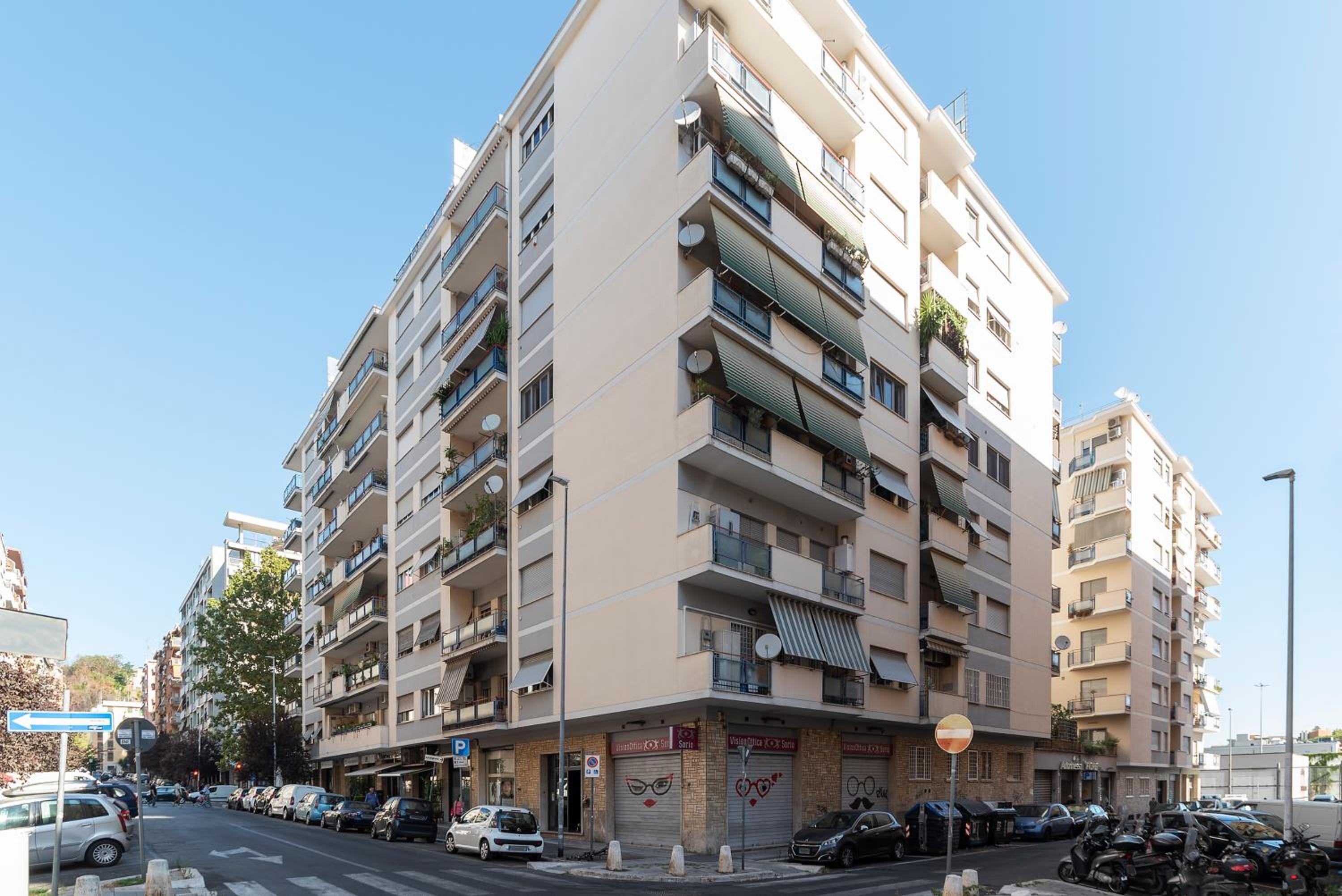 GuestHost - Cipro Apartment with balconies