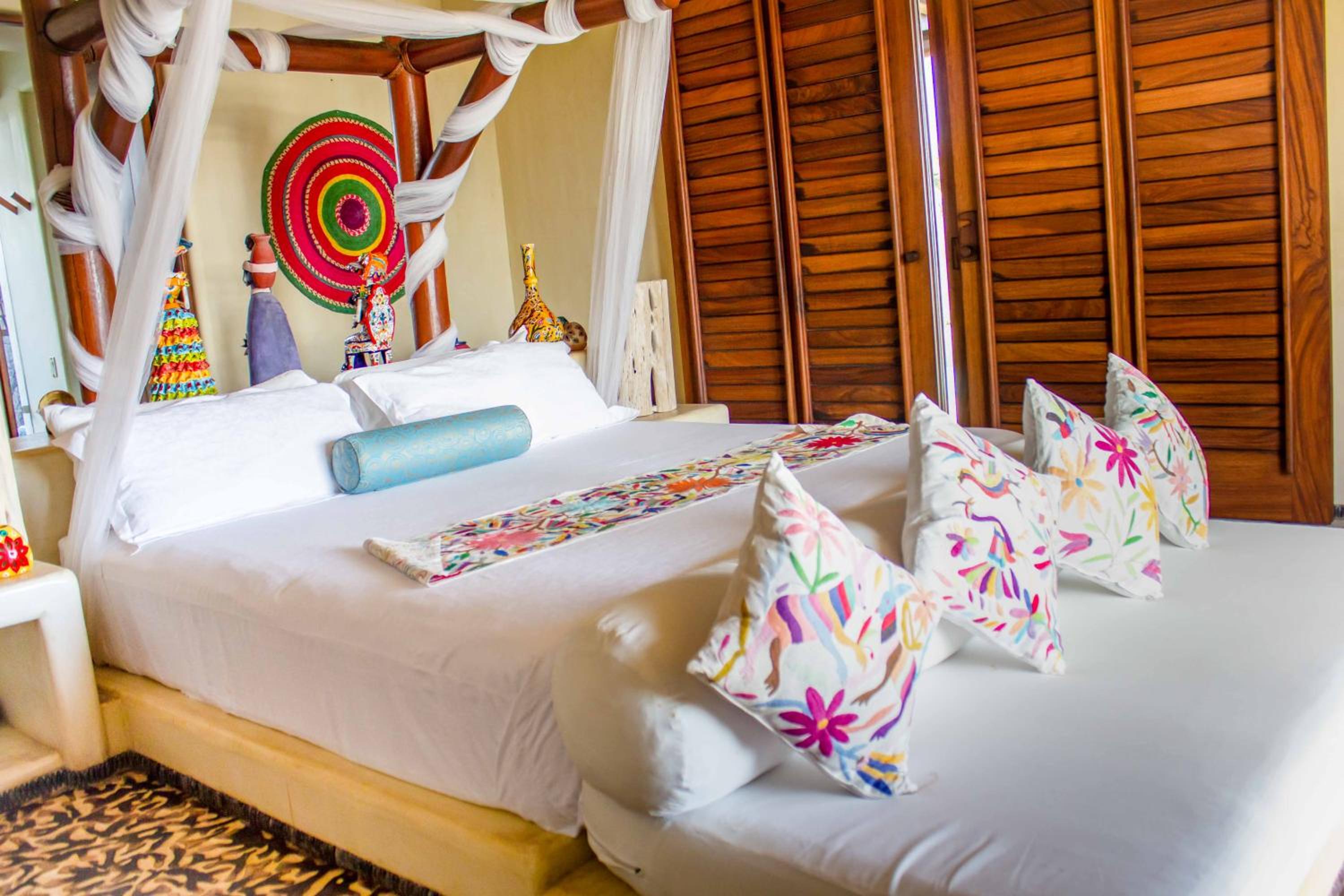 Irekua Beach House Ixtapa view 4