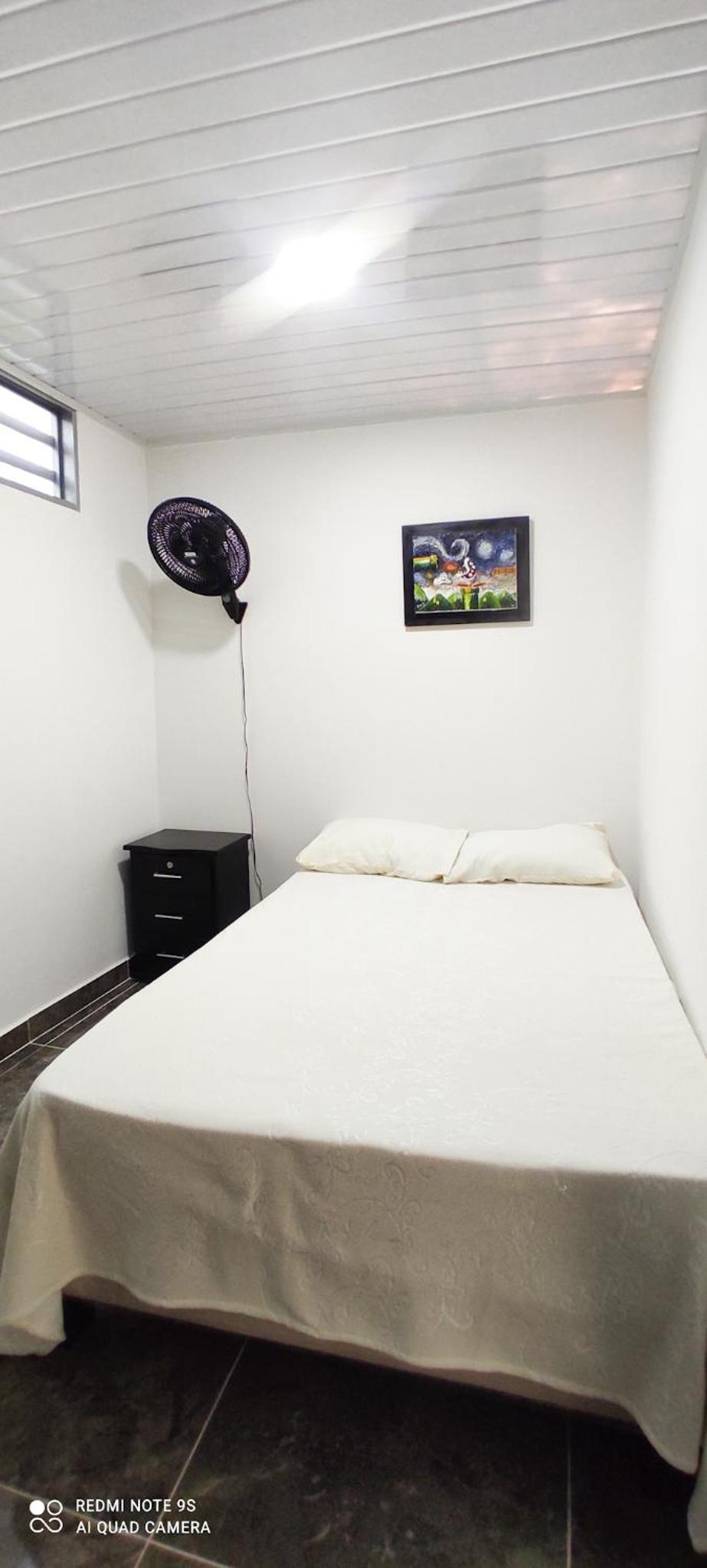 Hermoso apartamento con servicios y garaje.