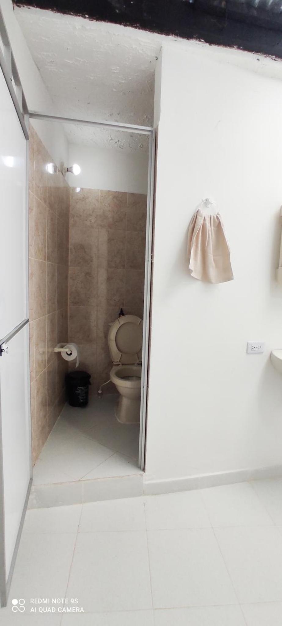 Hermoso apartamento con servicios y garaje.
