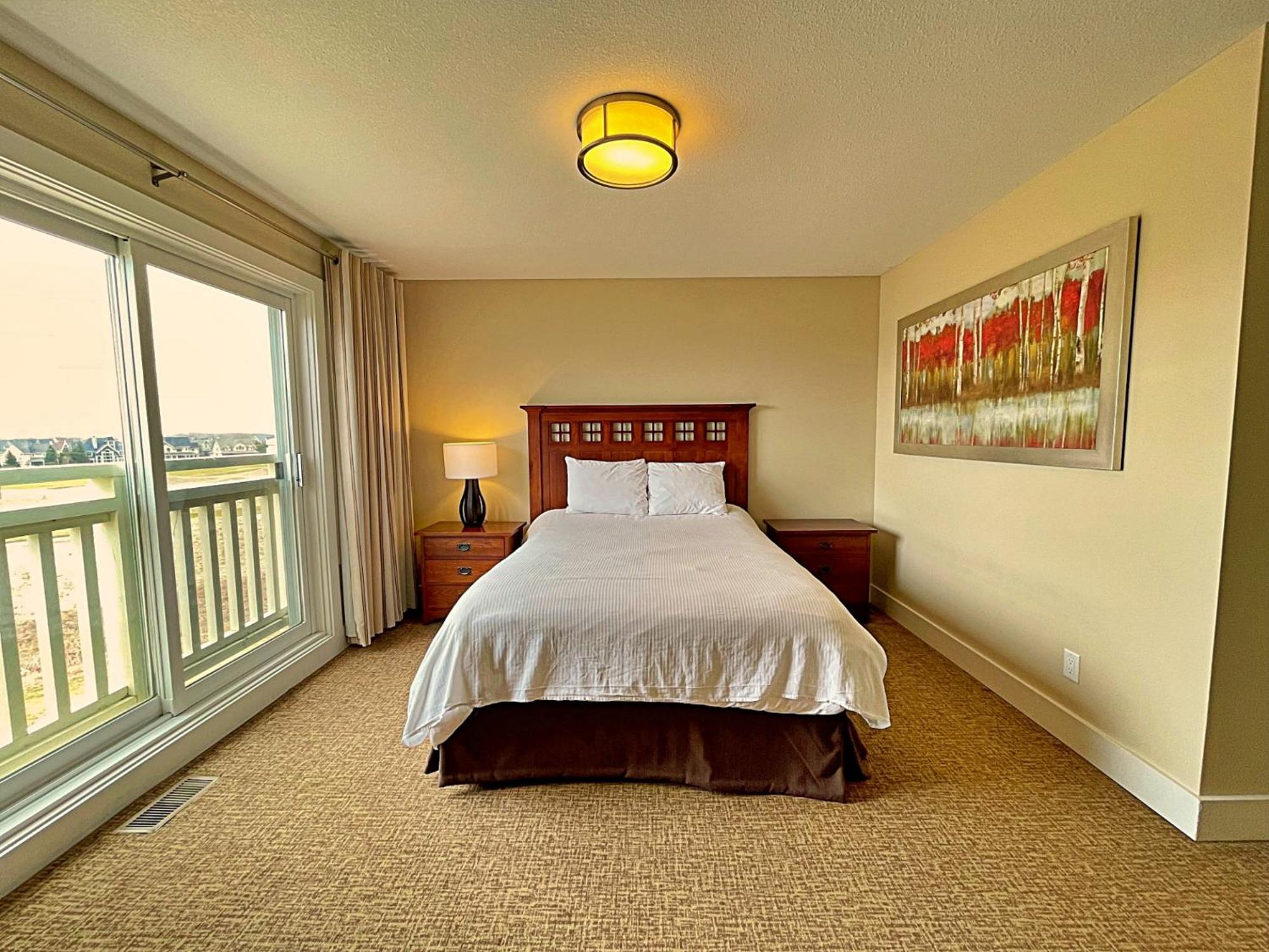 Spacious Blue Mountain 2 Storey - Wifi, Pool, Close to the Village & Golf