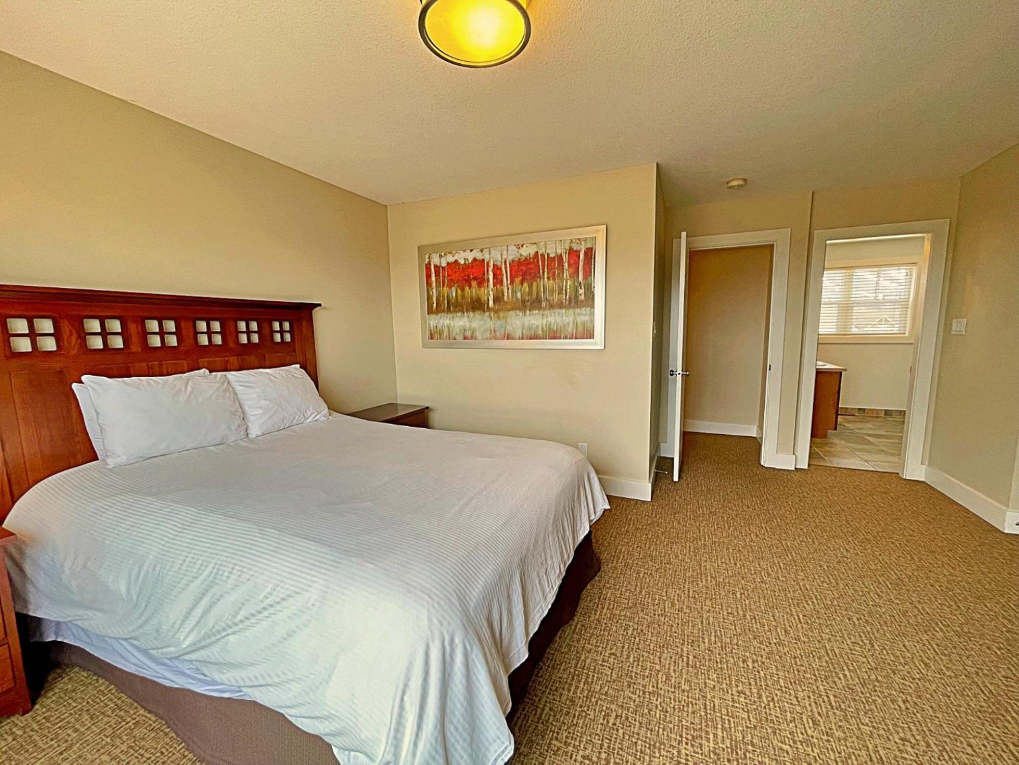 Spacious Blue Mountain 2 Storey - Wifi, Pool, Close to the Village & Golf