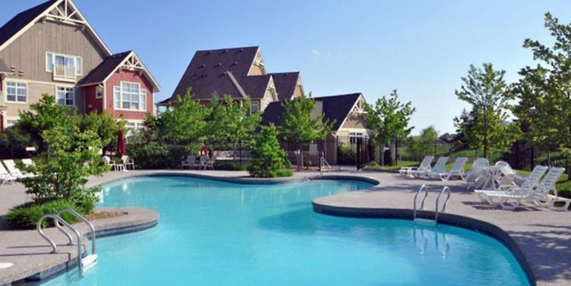 Spacious Blue Mountain 2 Storey - Wifi, Pool, Close to the Village & Golf