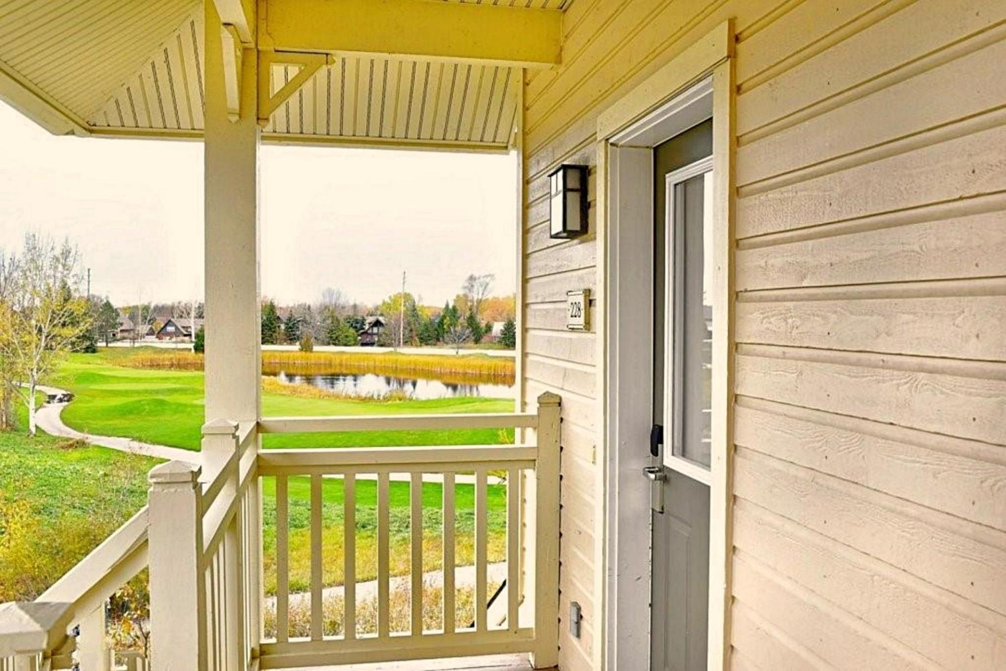 Spacious Blue Mountain 2 Storey - Wifi, Pool, Close to the Village & Golf