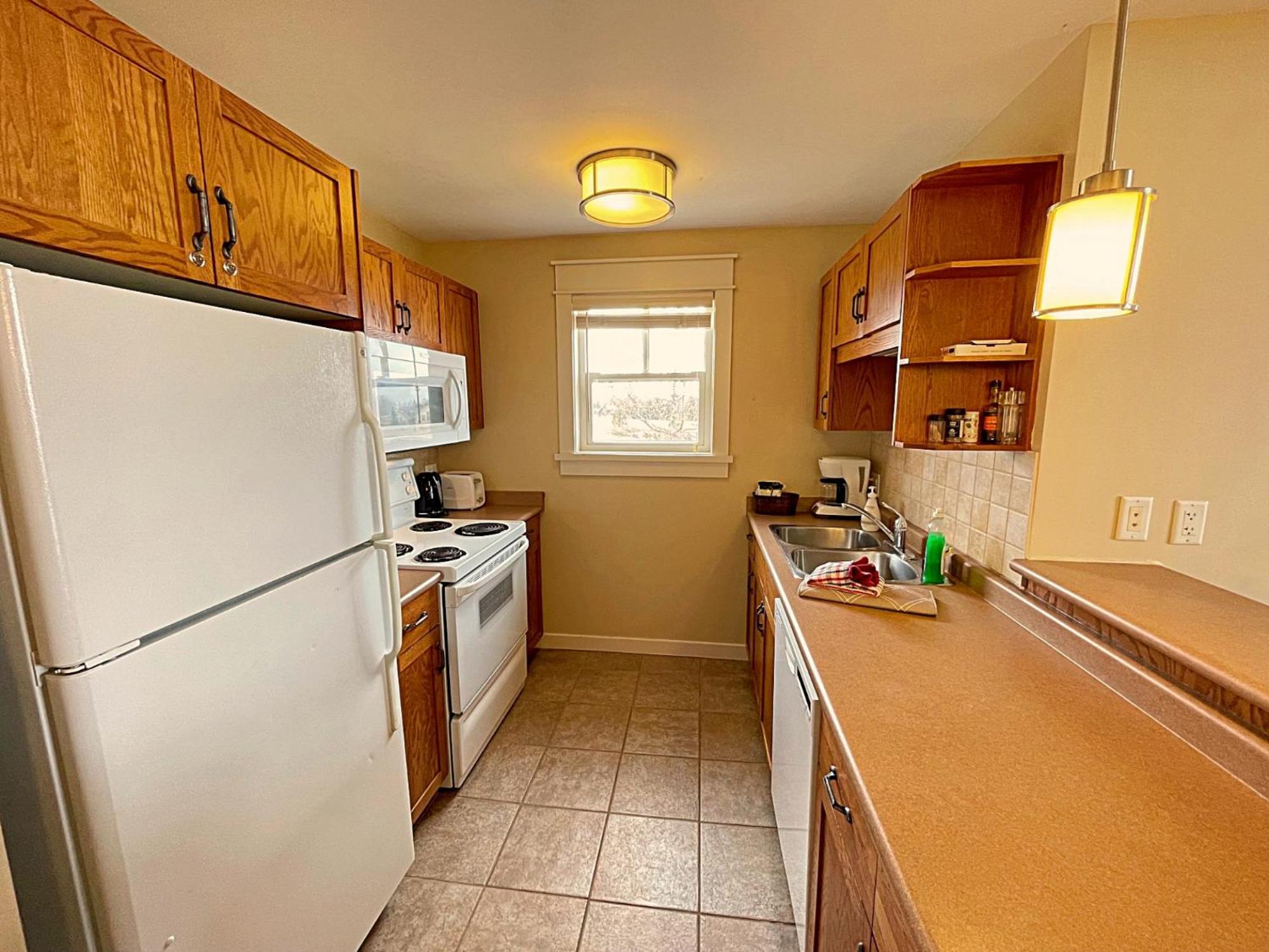 Spacious Blue Mountain 2 Storey - Wifi, Pool, Close to the Village & Golf