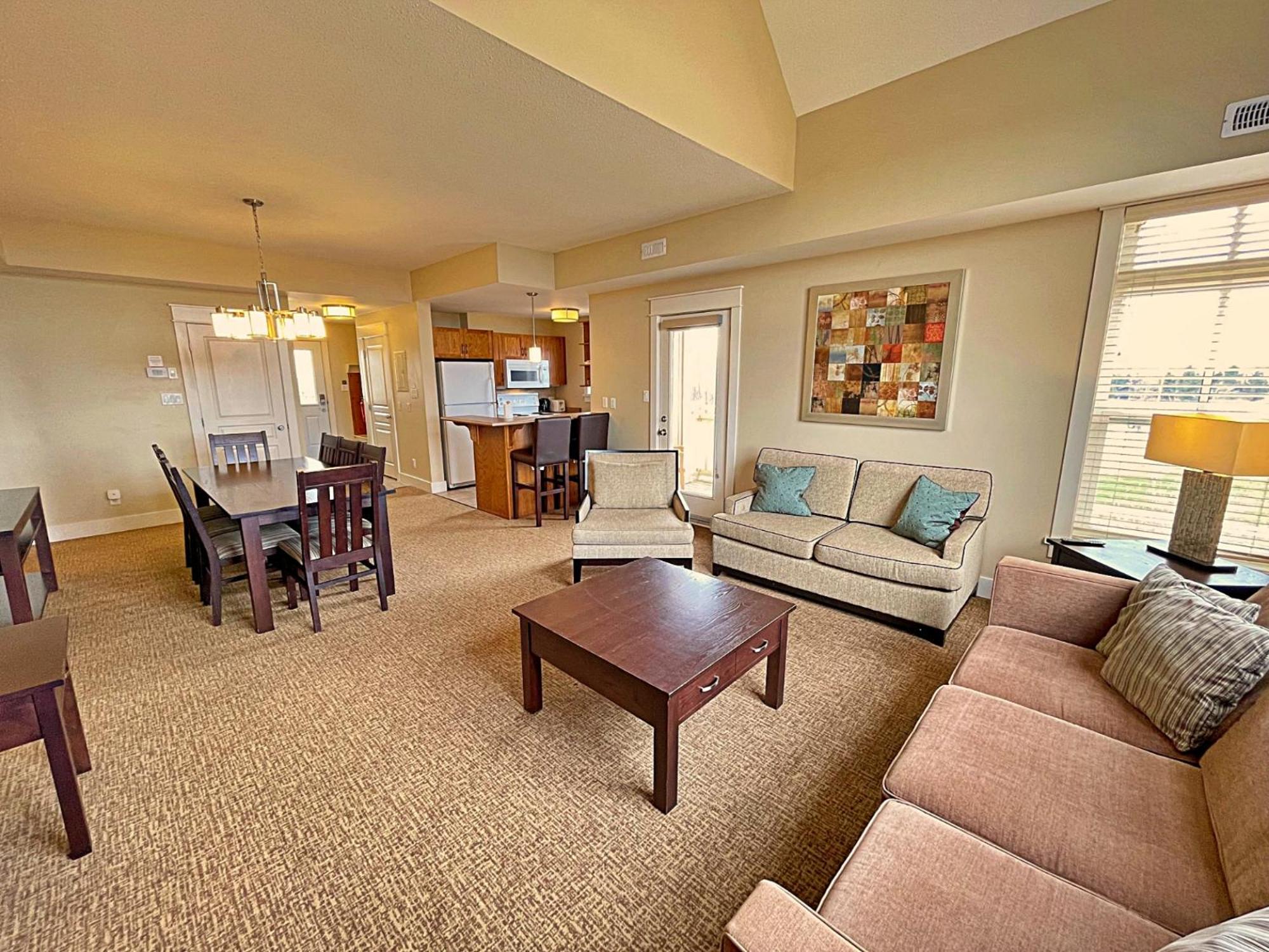 Spacious Blue Mountain 2 Storey - Wifi, Pool, Close to the Village & Golf