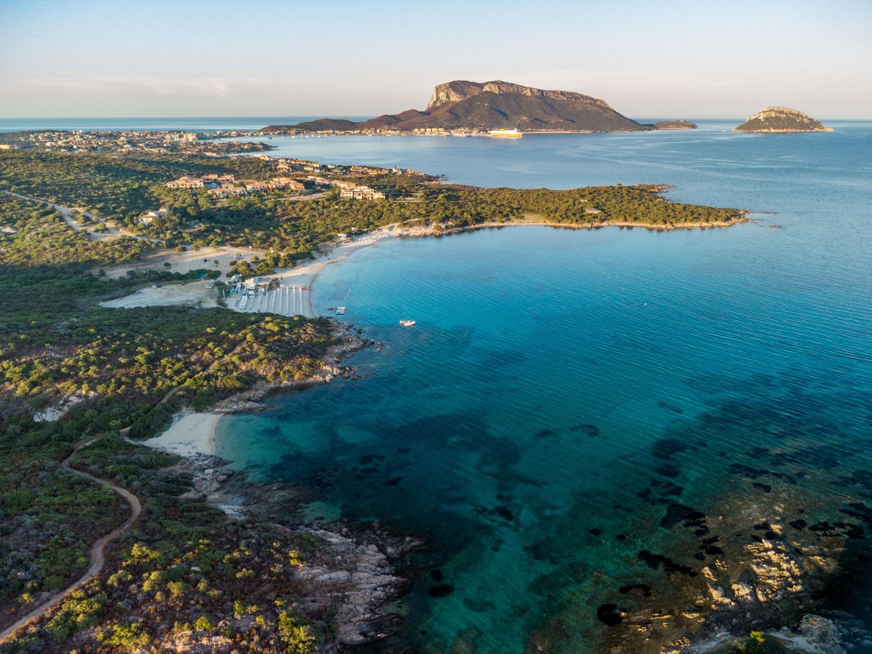 Spiaggia Bianca Pedra Rosa - Your House in Sardinia