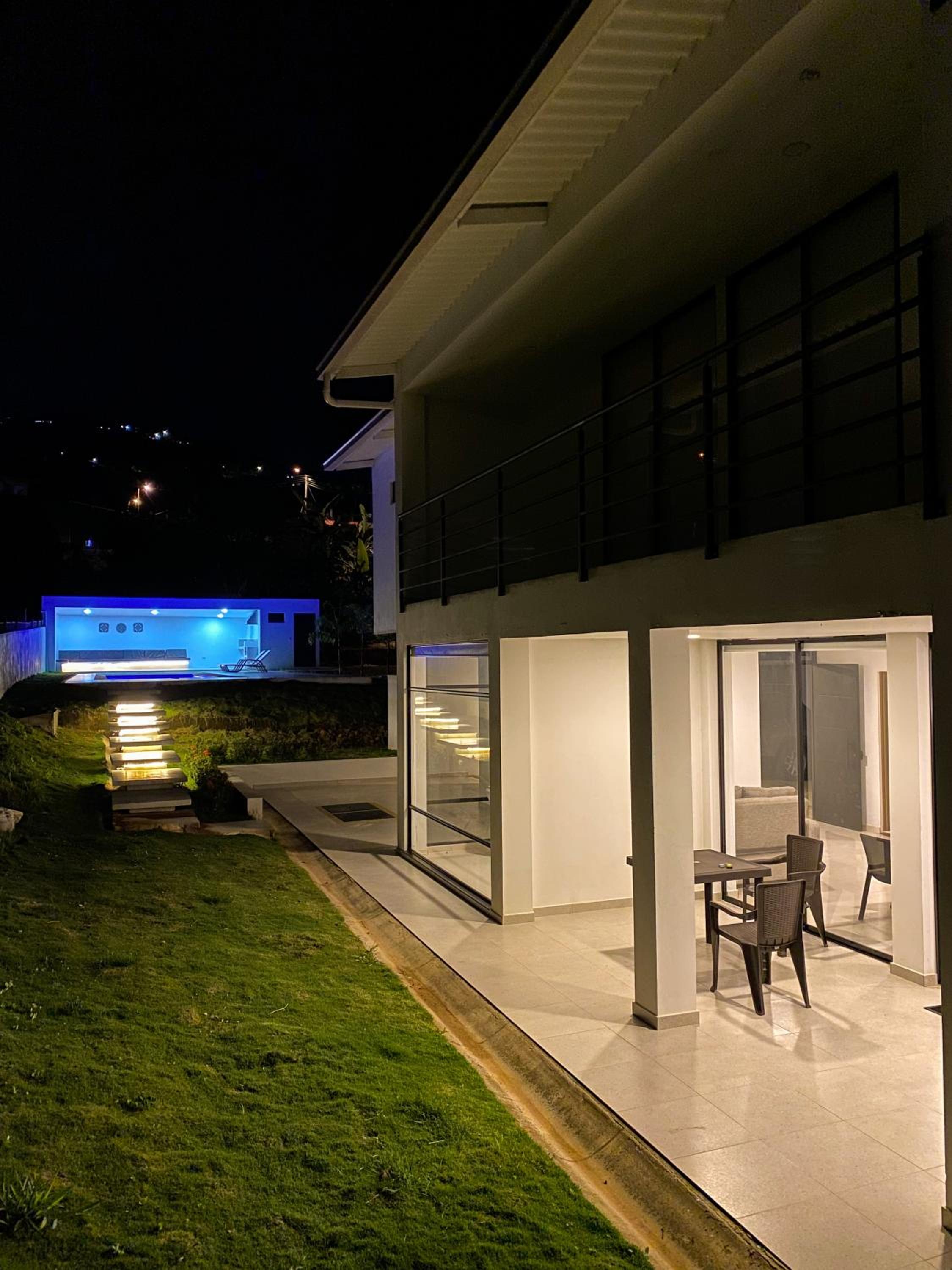CASA MONTEBELLO CON PISCINA PRIVADA EN LA MESA