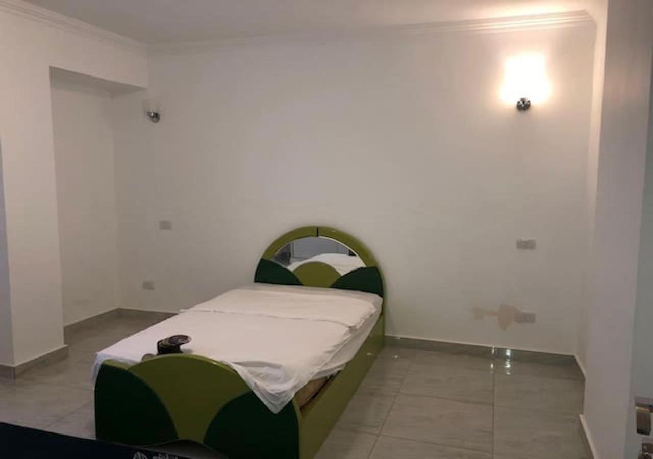 Modern 3 Bedroom Apartment Walk to Cafés & Bookstores