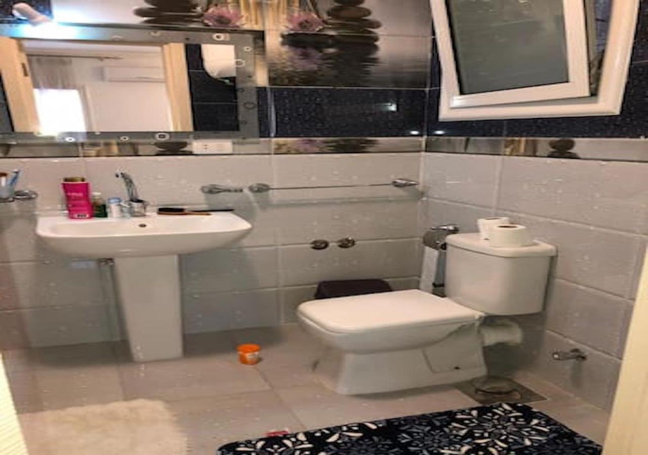 Modern 3 Bedroom Apartment Walk to Cafés & Bookstores