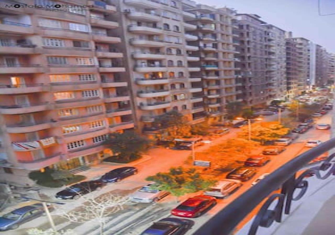 Modern 3 Bedroom Apartment Walk to Cafés & Bookstores