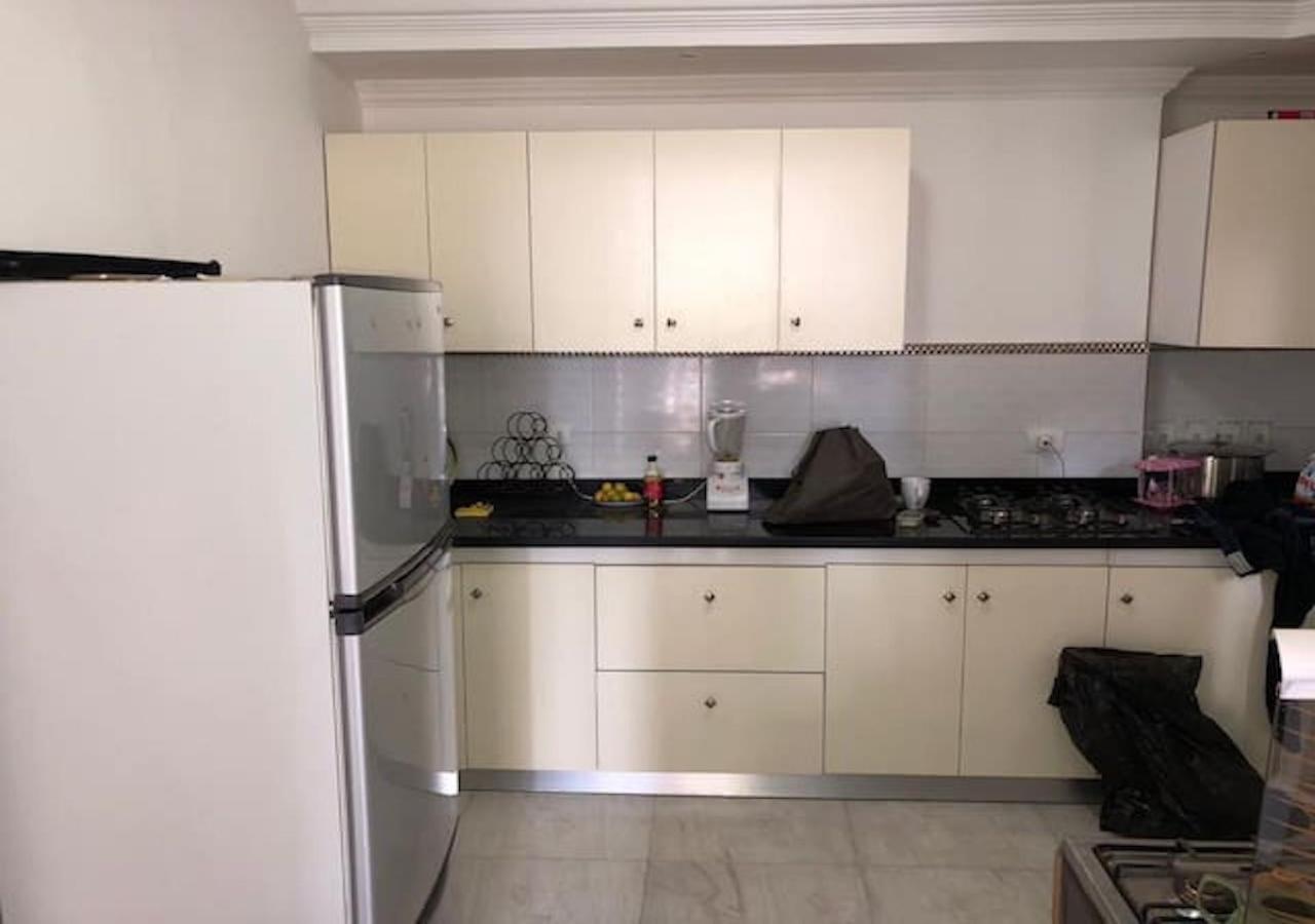 Modern 3 Bedroom Apartment Walk to Cafés & Bookstores
