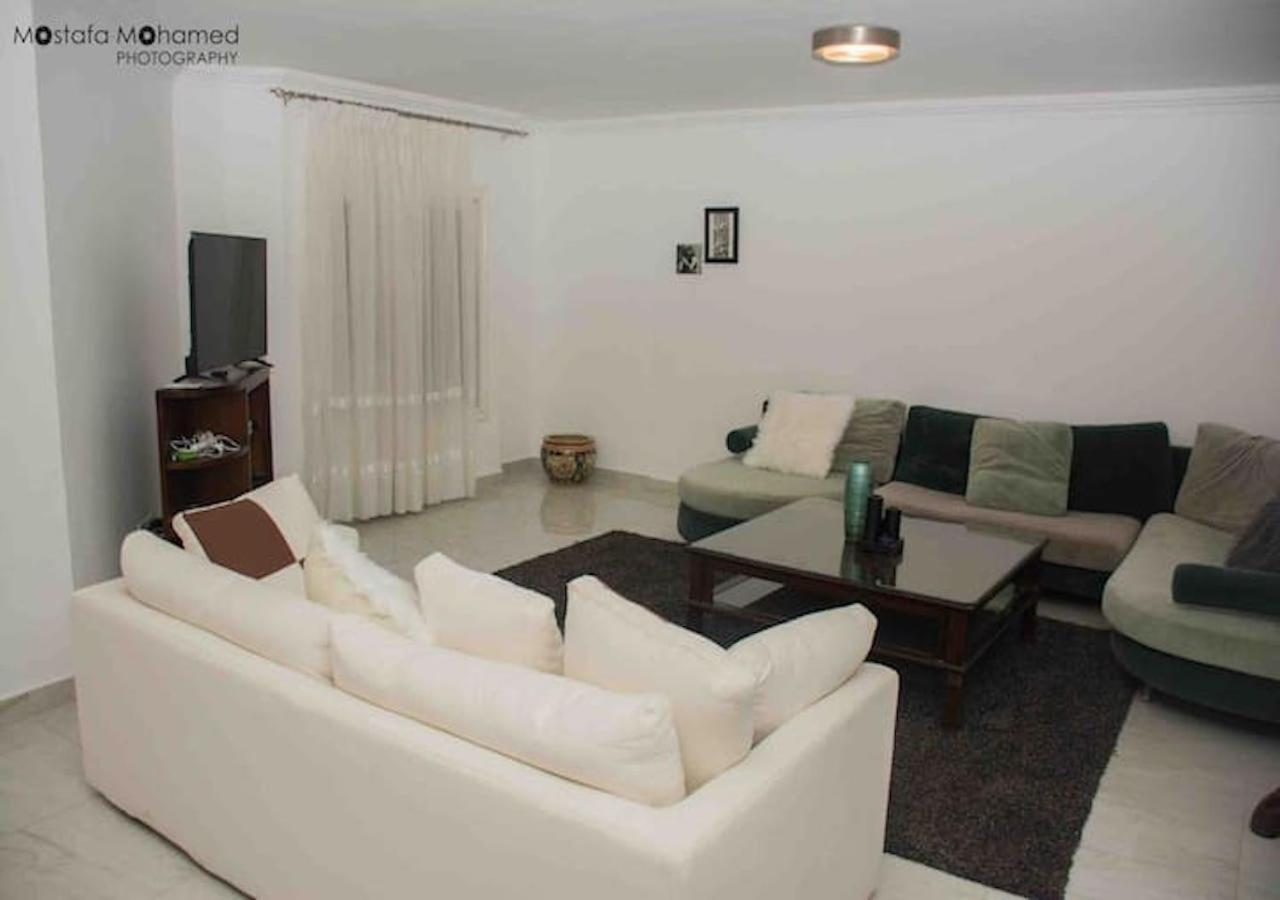 Modern 3 Bedroom Apartment Walk to Cafés & Bookstores