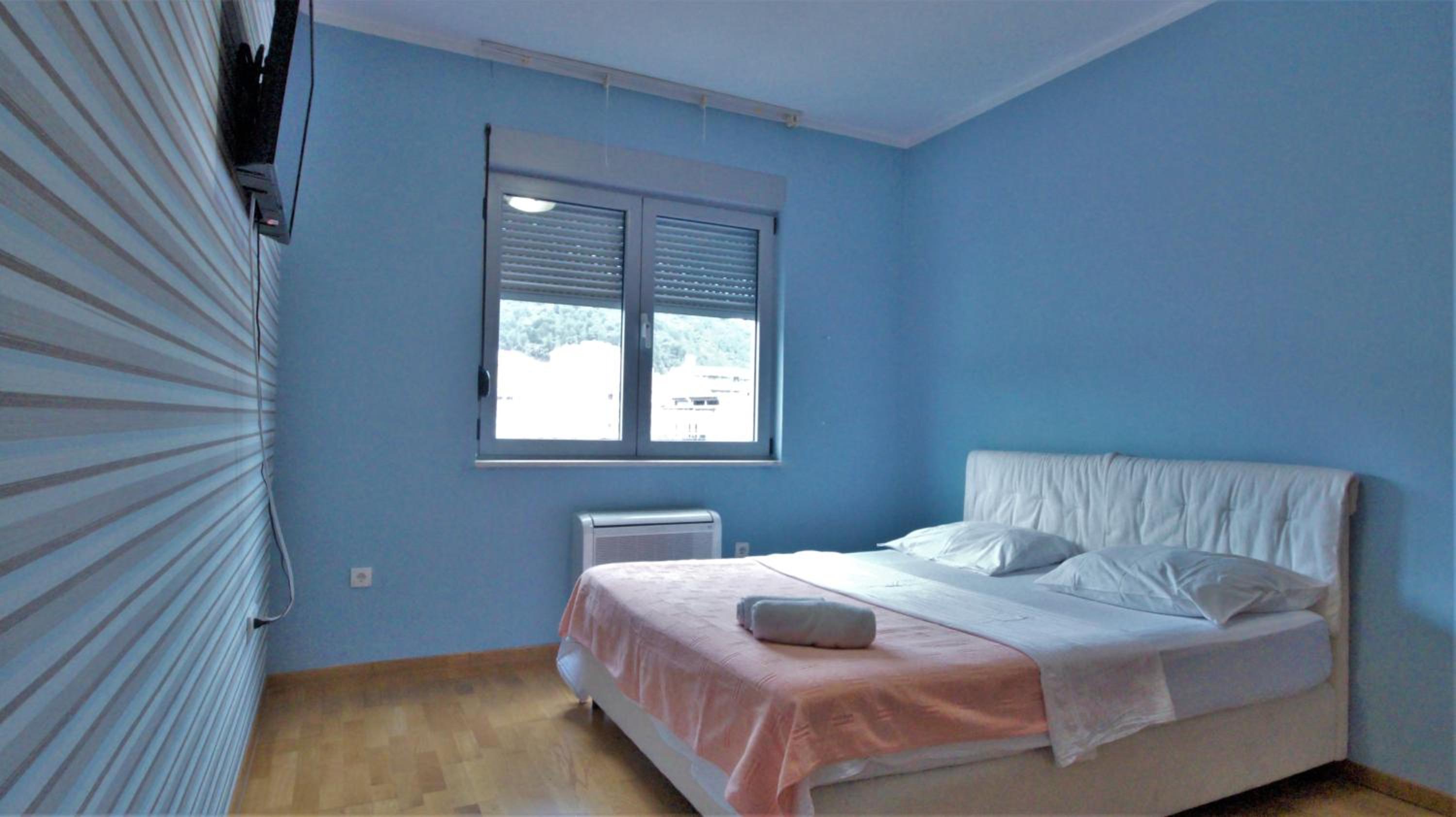 M&L Lux 3-bedroom apartment (sea view) view 2