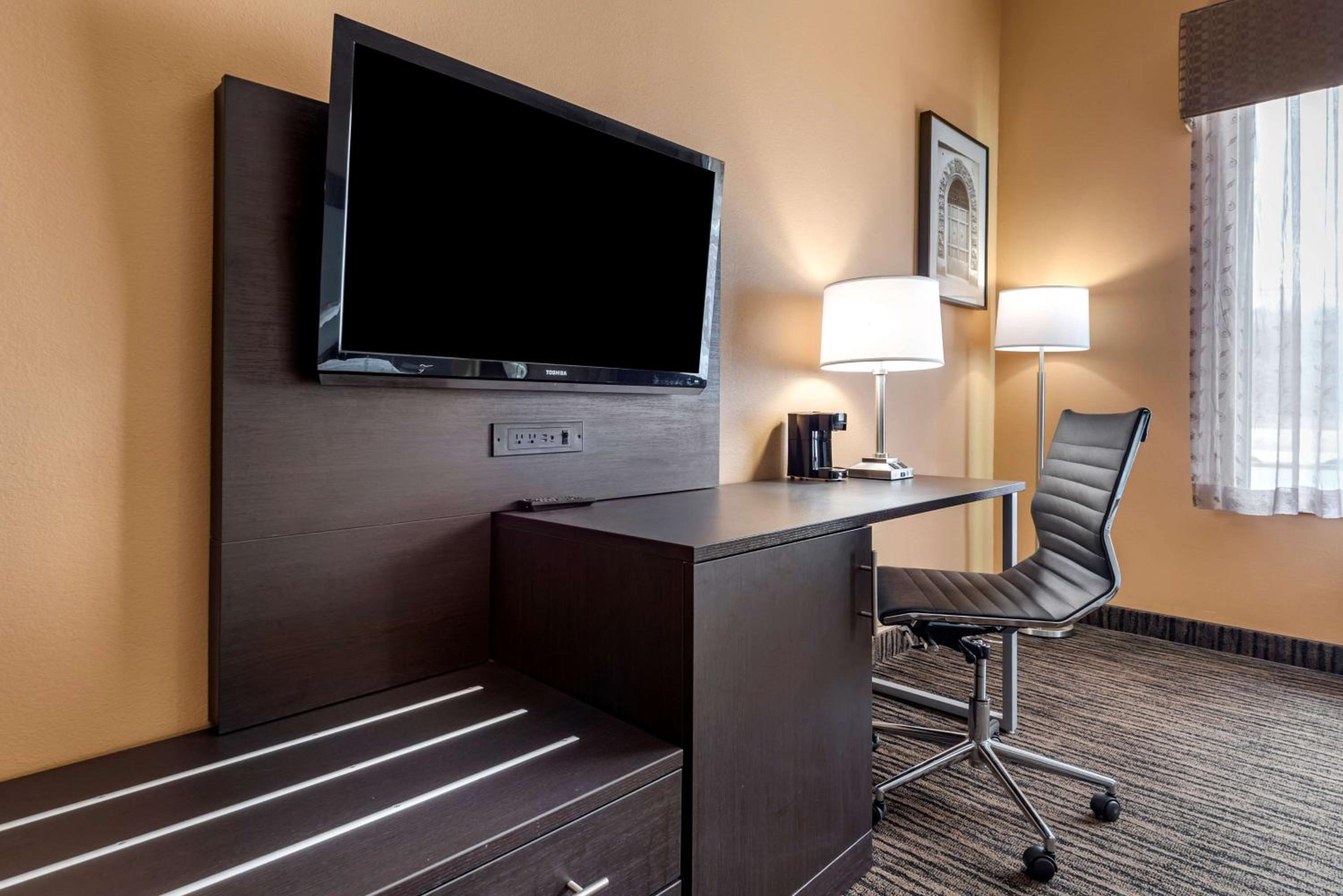 Syracuse Vacations - Best Western the Inn at the Fairgrounds - Property Image 10