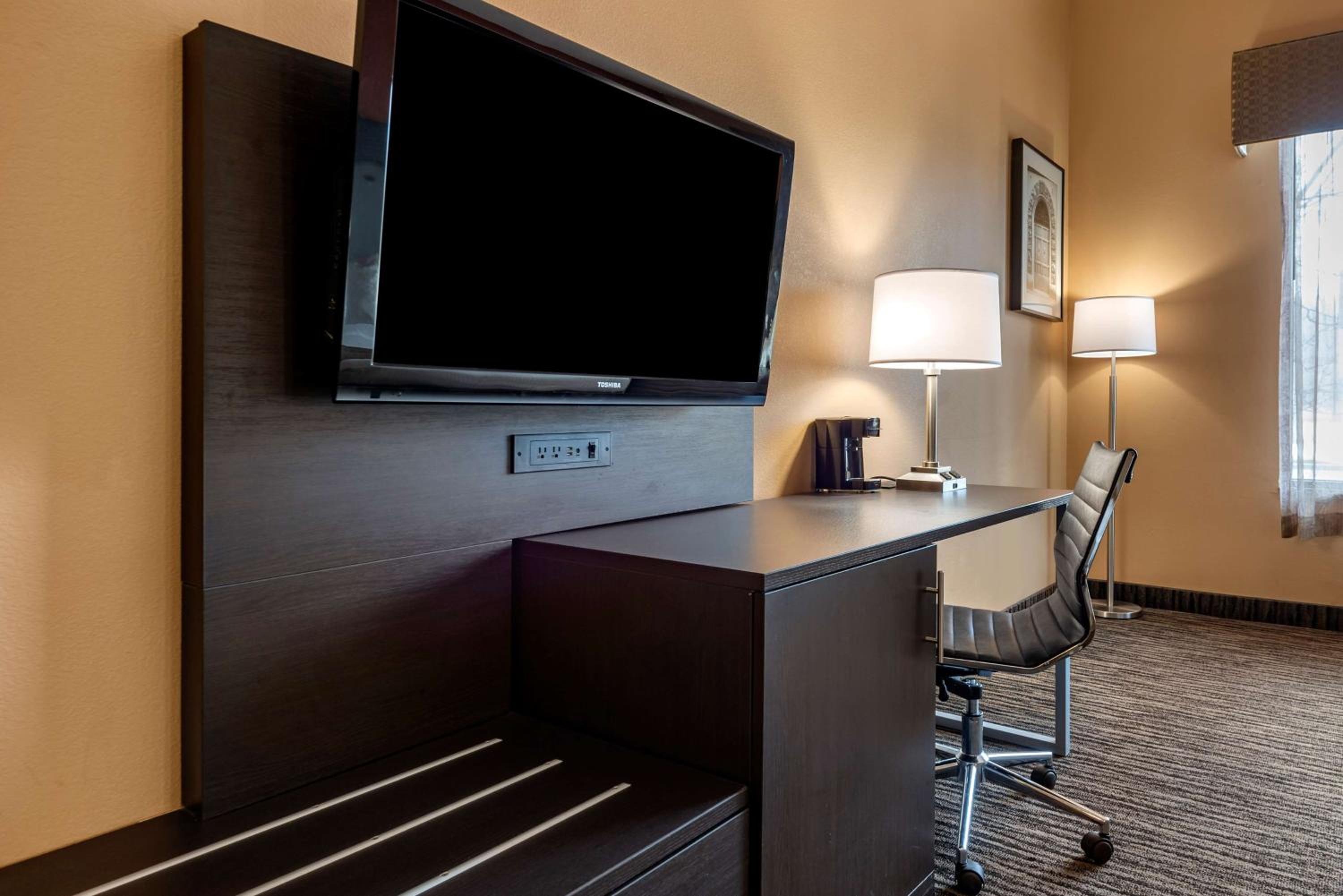 Syracuse Vacations - Best Western the Inn at the Fairgrounds - Property Image 8