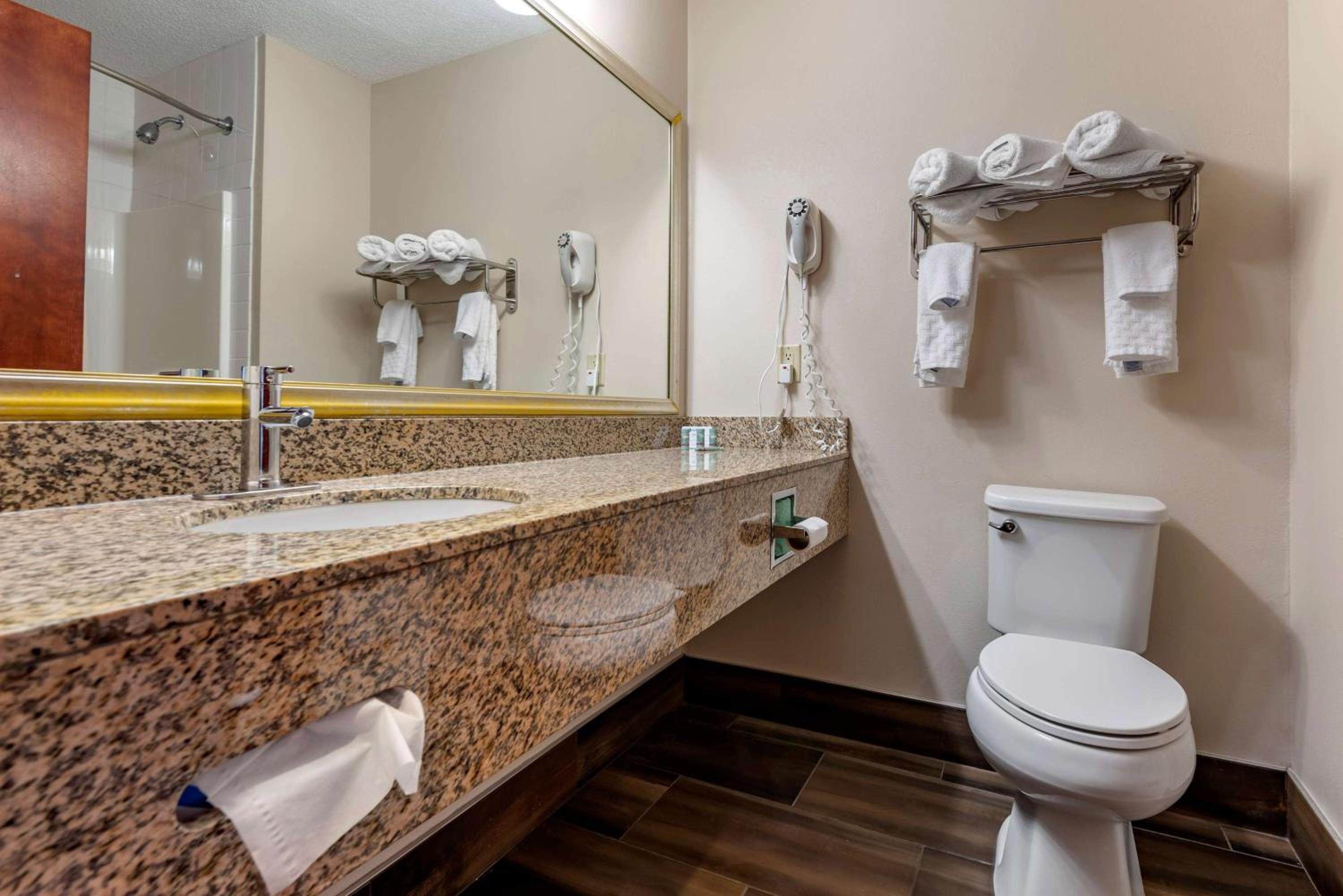 Syracuse Vacations - Best Western the Inn at the Fairgrounds - Property Image 2