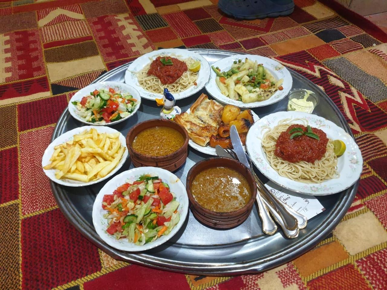 Jana Pyramids view inn