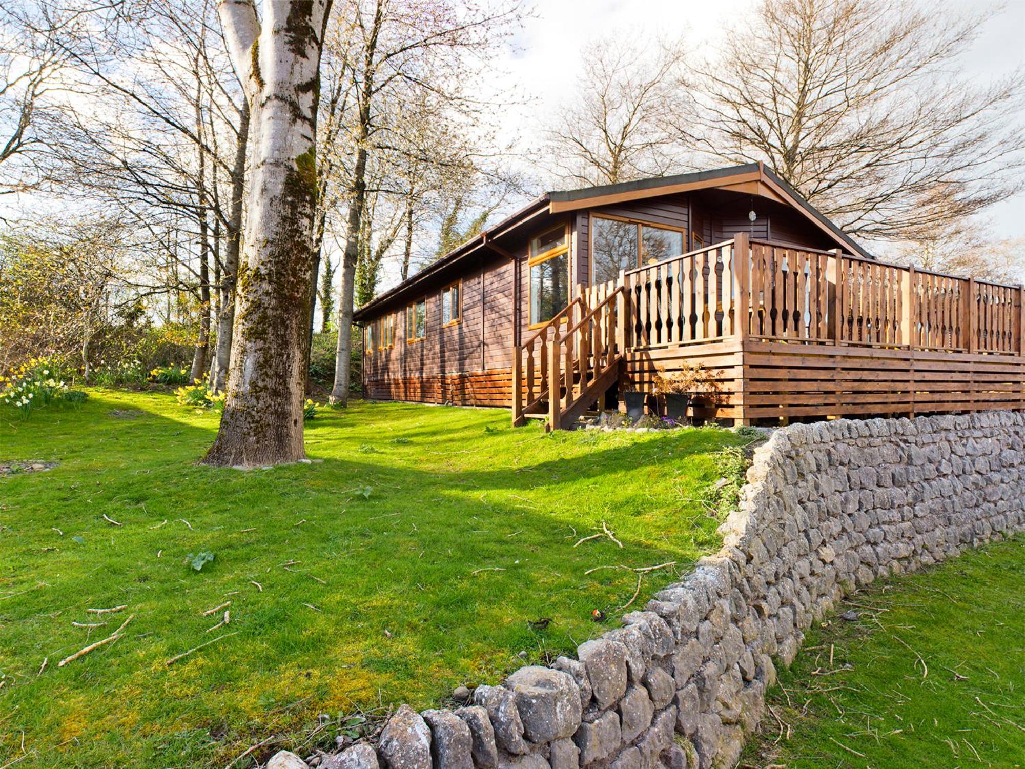 3 Bedroom Lakeview Lodge - Ensuite & Balcony Deck view 5