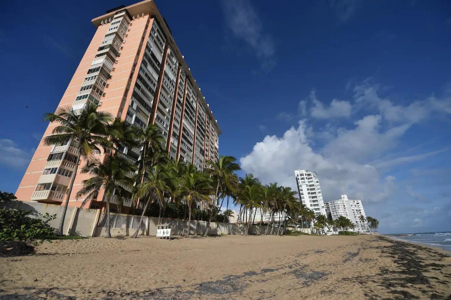 KASA Ocean Breeze - Cabana Studio Apartment BEACHFRONT CONDO POOL - Property Image 4