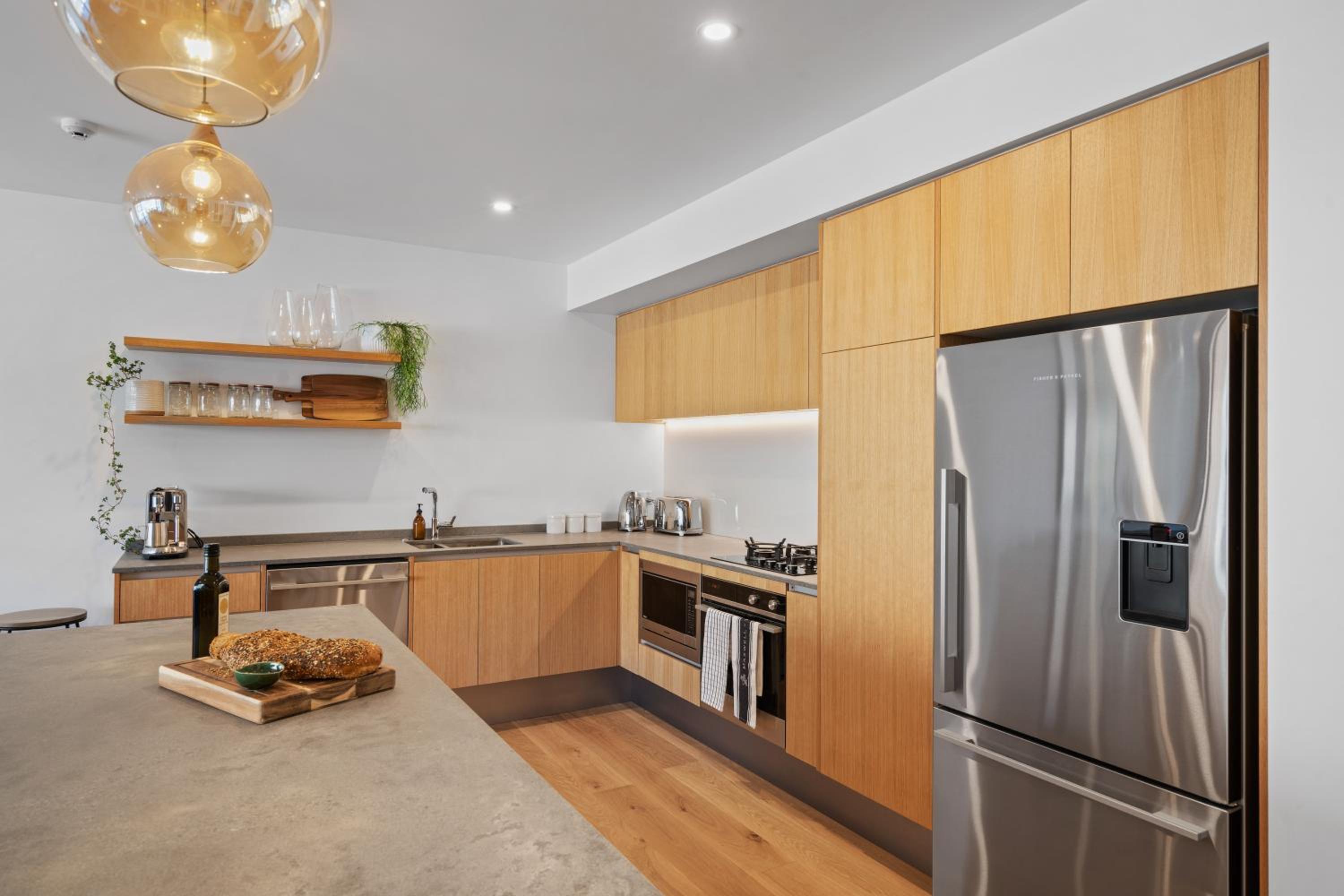 Winona of Wanaka - Luxury Lakefront Apartment view 4