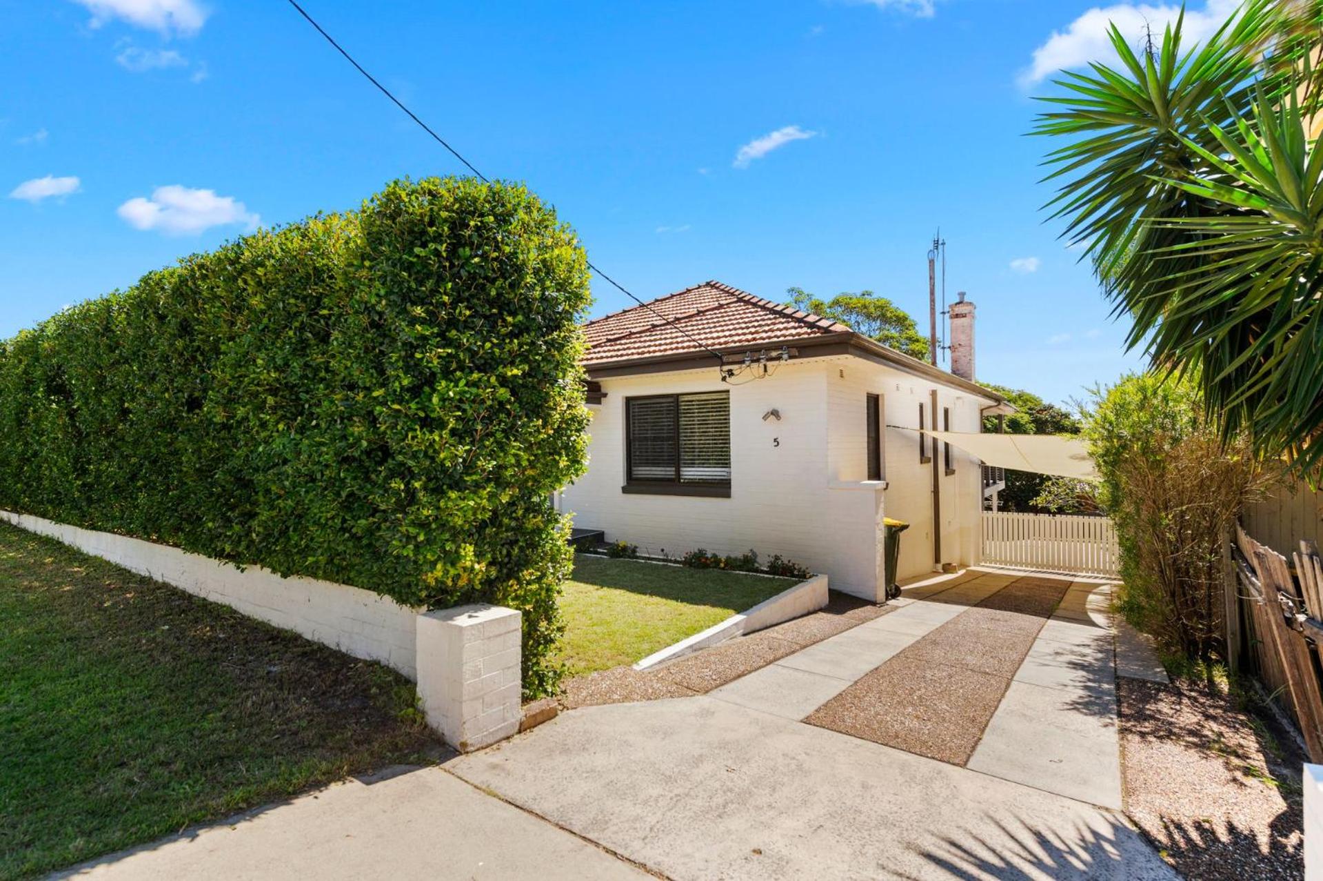 Hotel Moorooba Crescent 5 Nelson Bay - Image 1