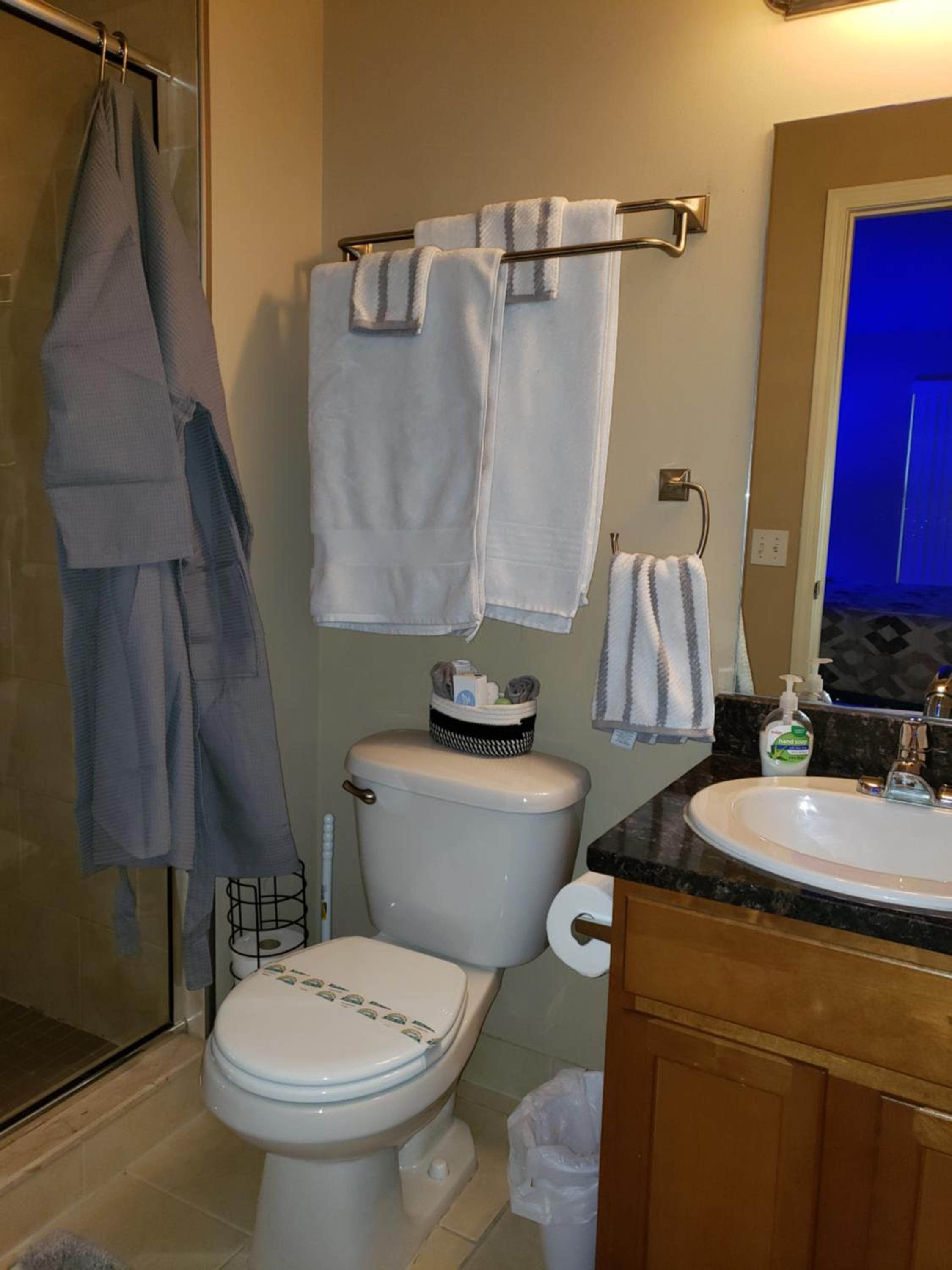 Cozy Tri-level Townhouse - 3 min from Outdoor Mall at Partridge Creek view 2