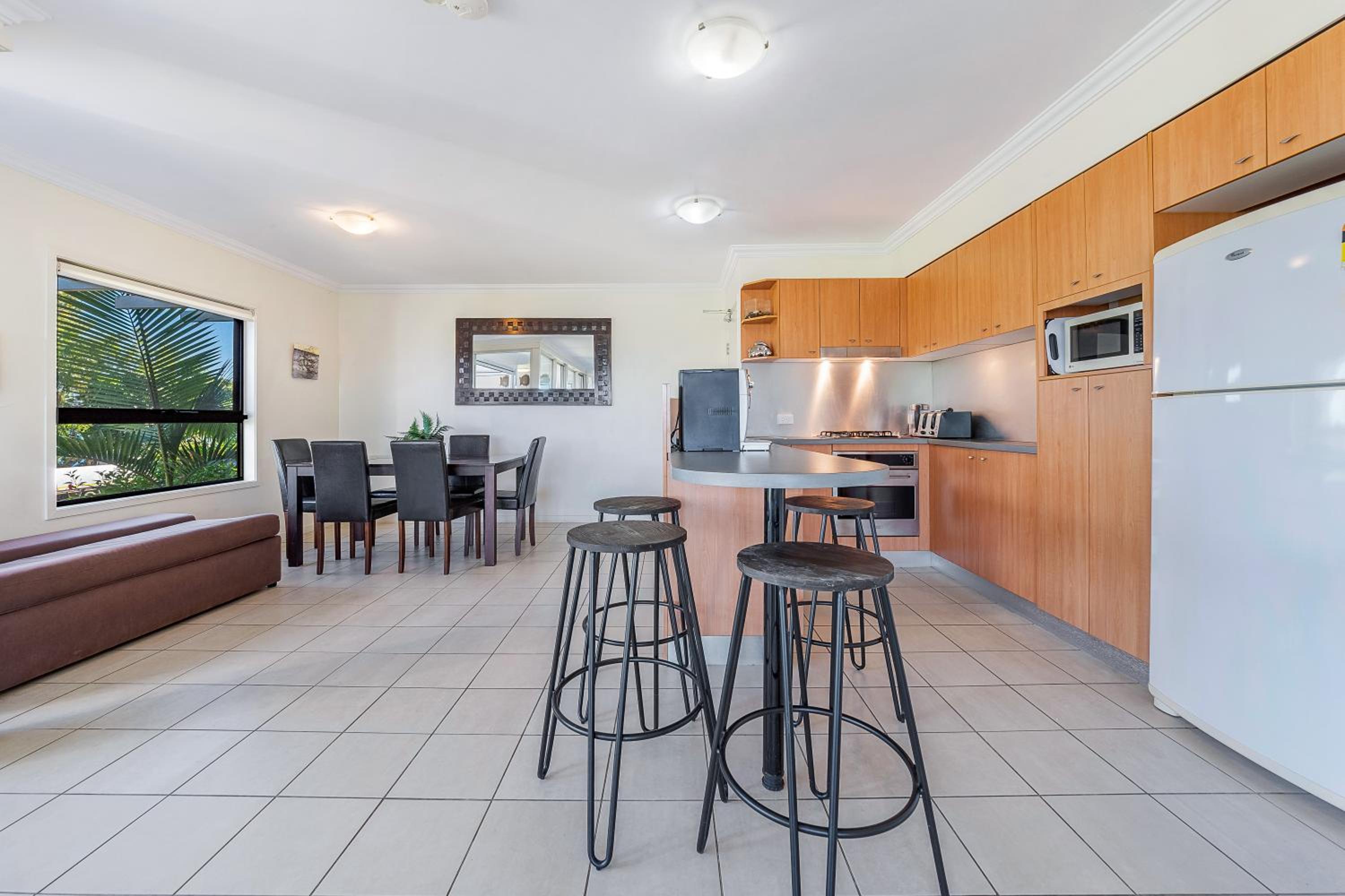 Oasis Apartments on Hamilton Island by HIHA