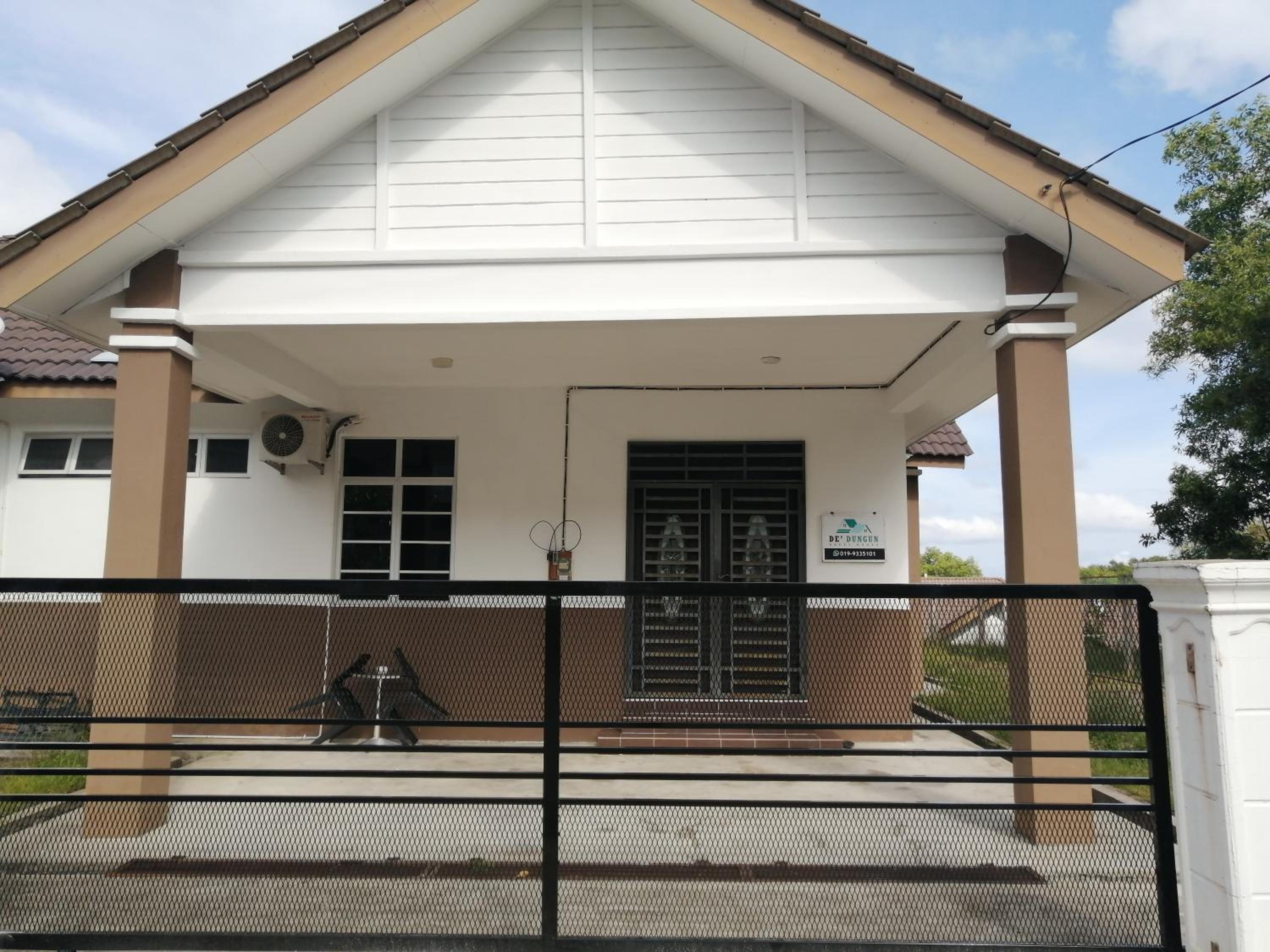 Simple Home by Aimie Fully Aircond photo 2