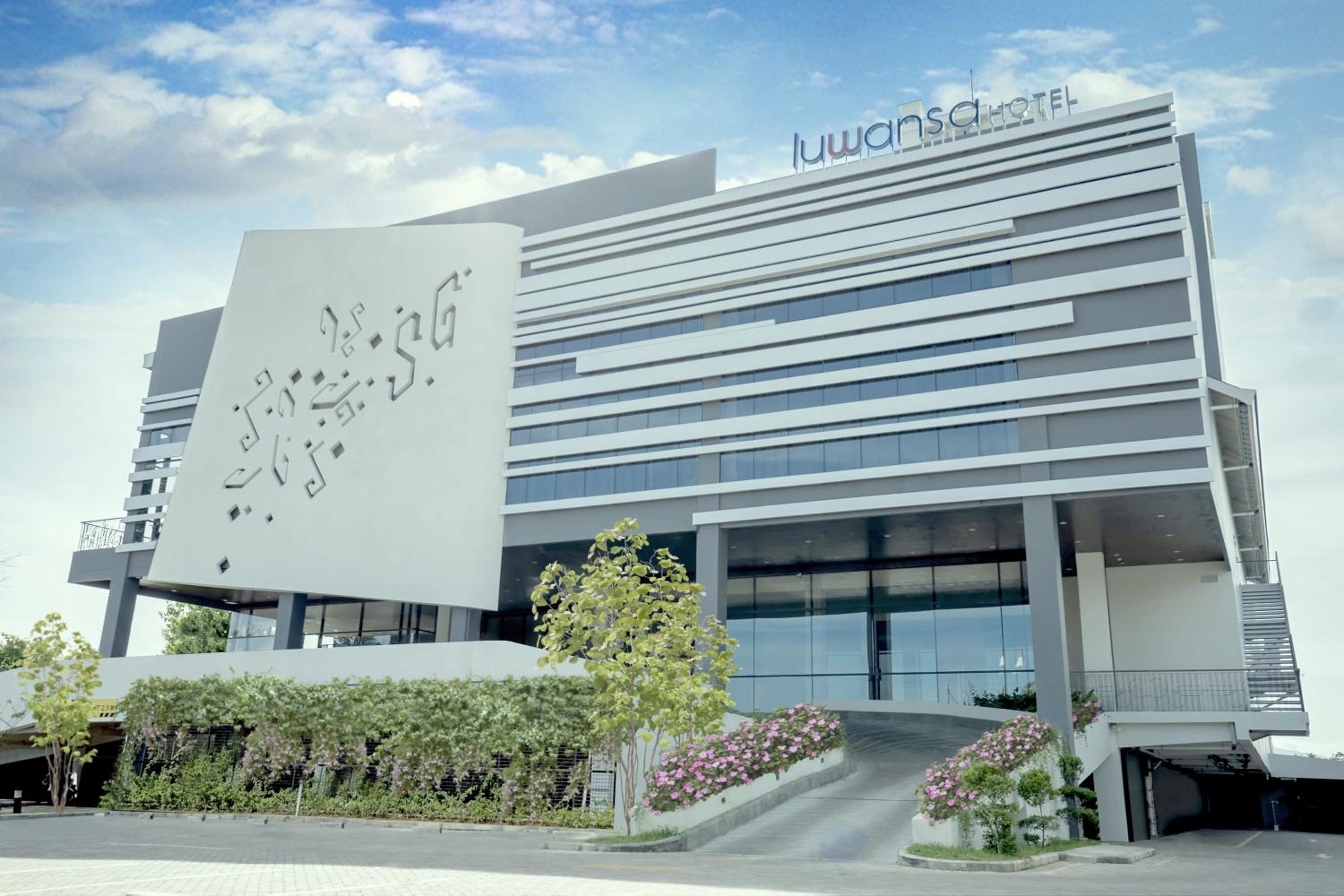 Hotel Luwansa Hotel and Convention Center Manado - Image 1