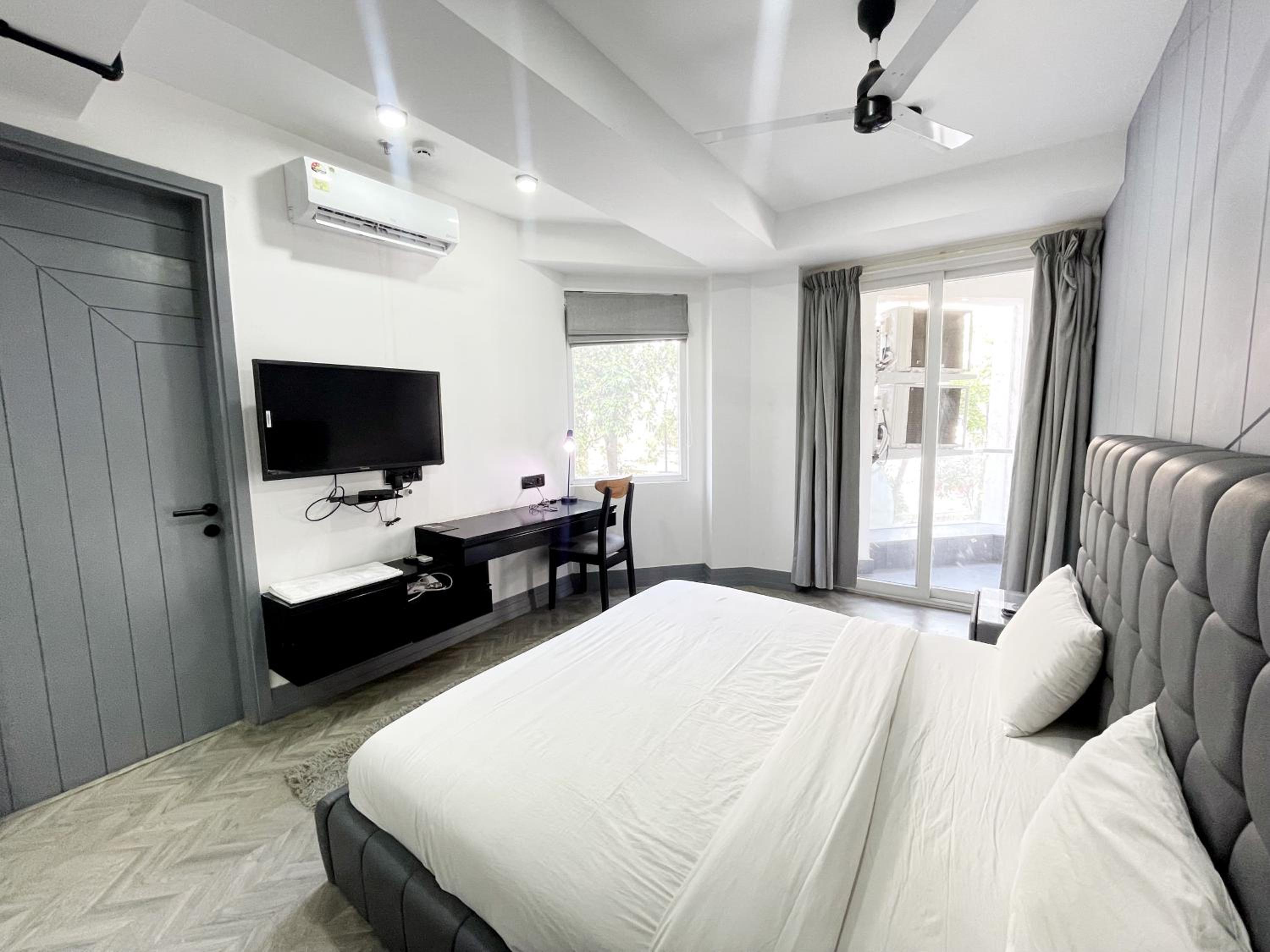 BedChambers Aparthotels - DLF Cyber City view 4
