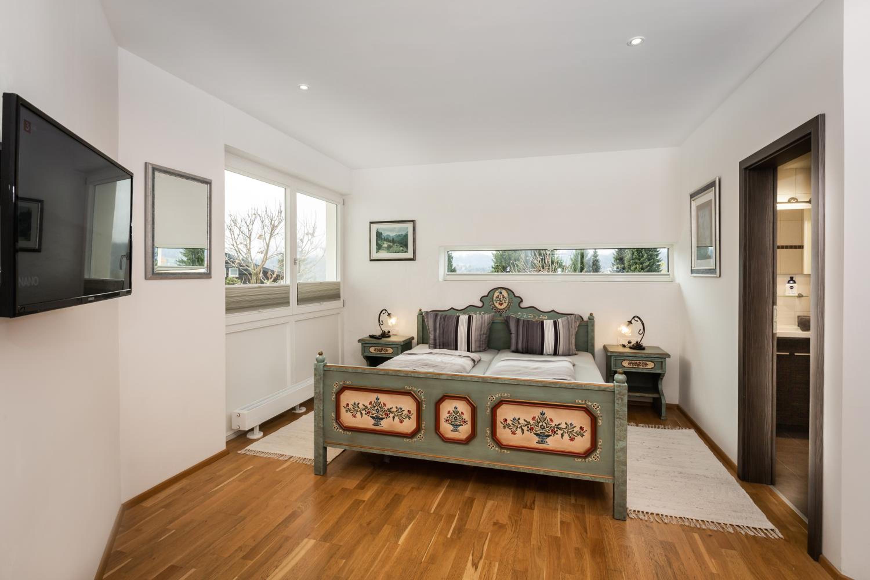 Villa am First