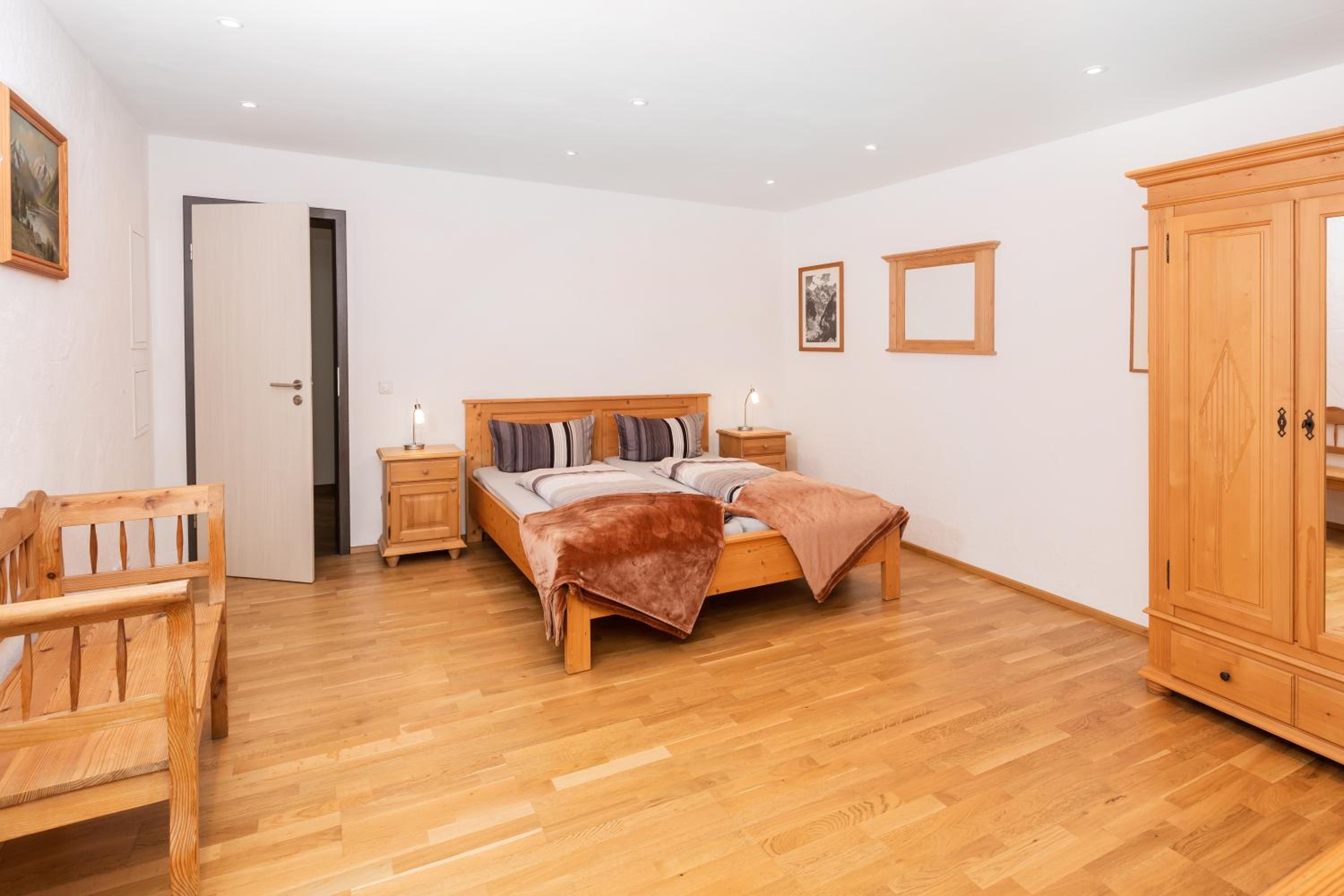 Villa am First