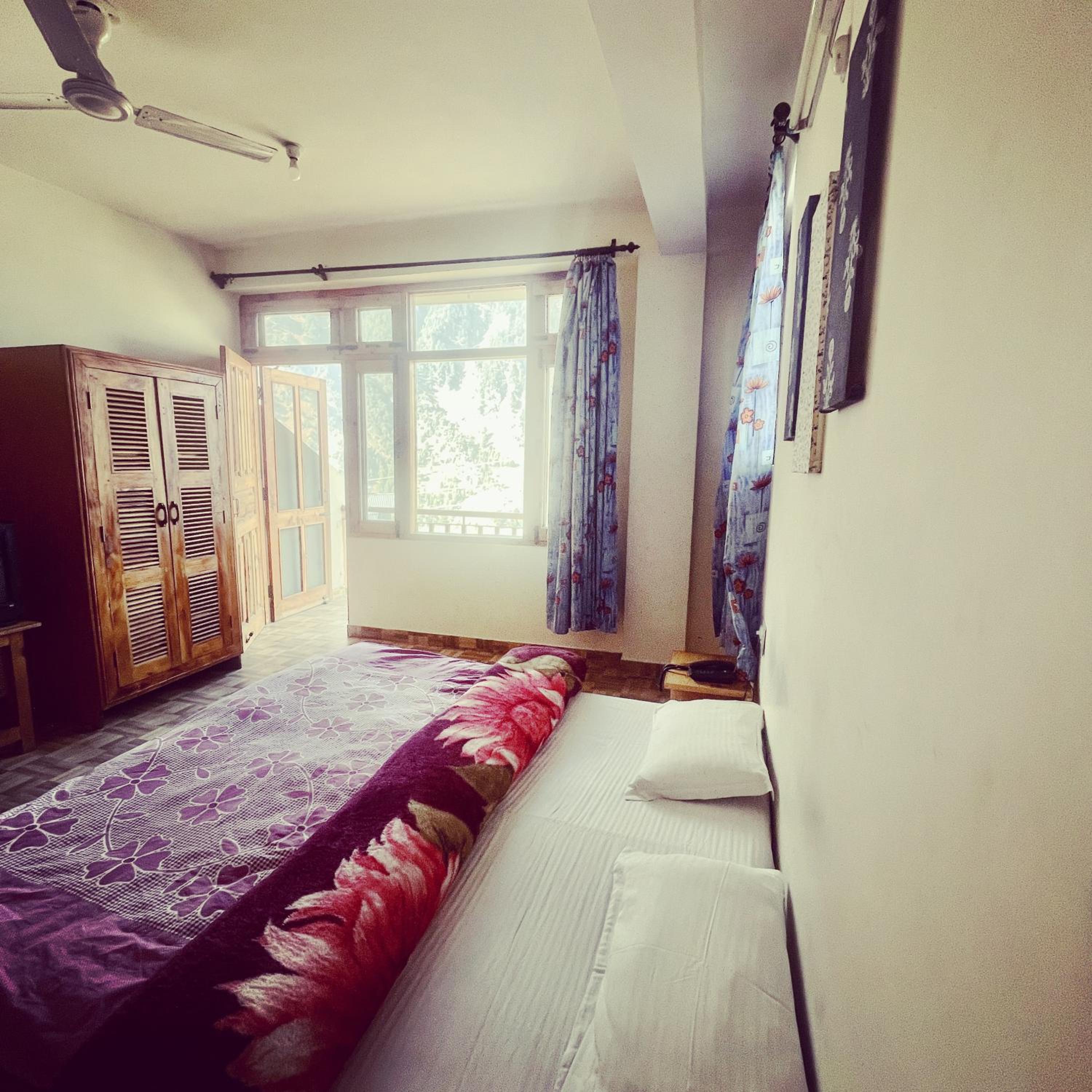 Sarthak Home Stay, Beautiful Valley view of Mountain view 2