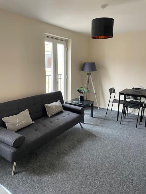 Lovely 1 bedroom studio apartment - Merthyr Tydfil view 2
