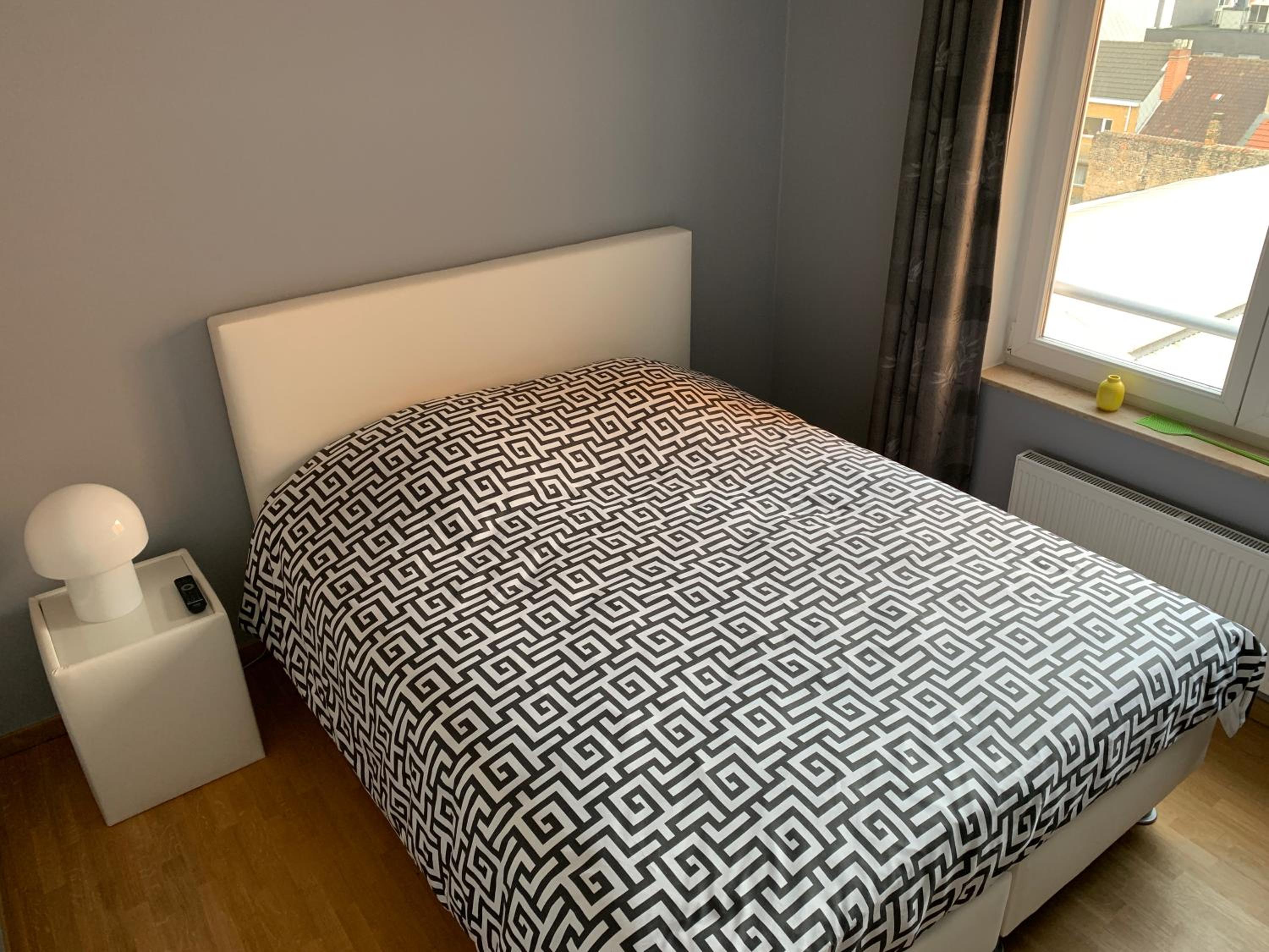 Privé-kamer centrum Oostende met eigen badkamer/wc view 3