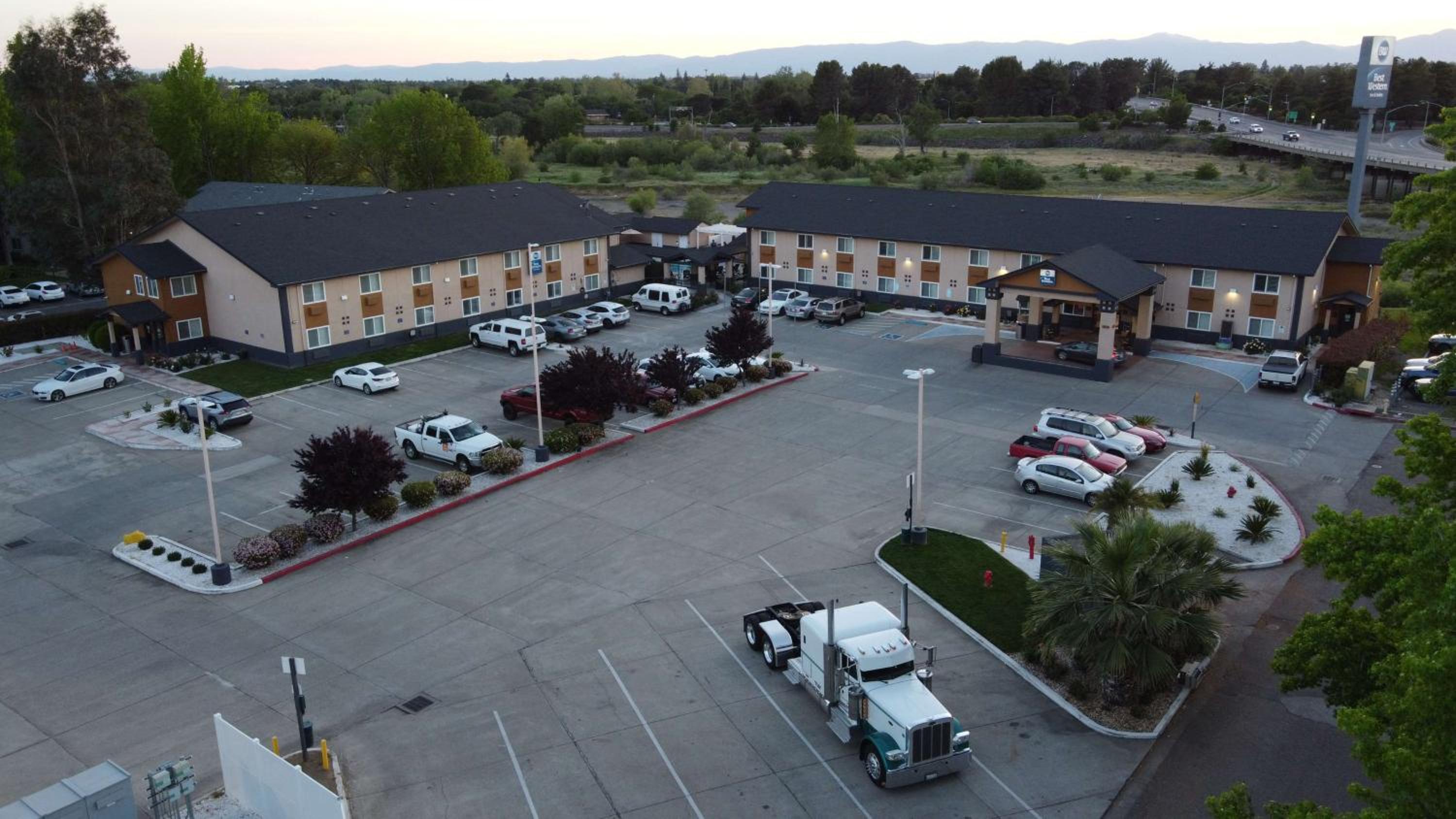 Red Bluff Vacations - Best Western Antelope Inn  Suites - Property Image 2