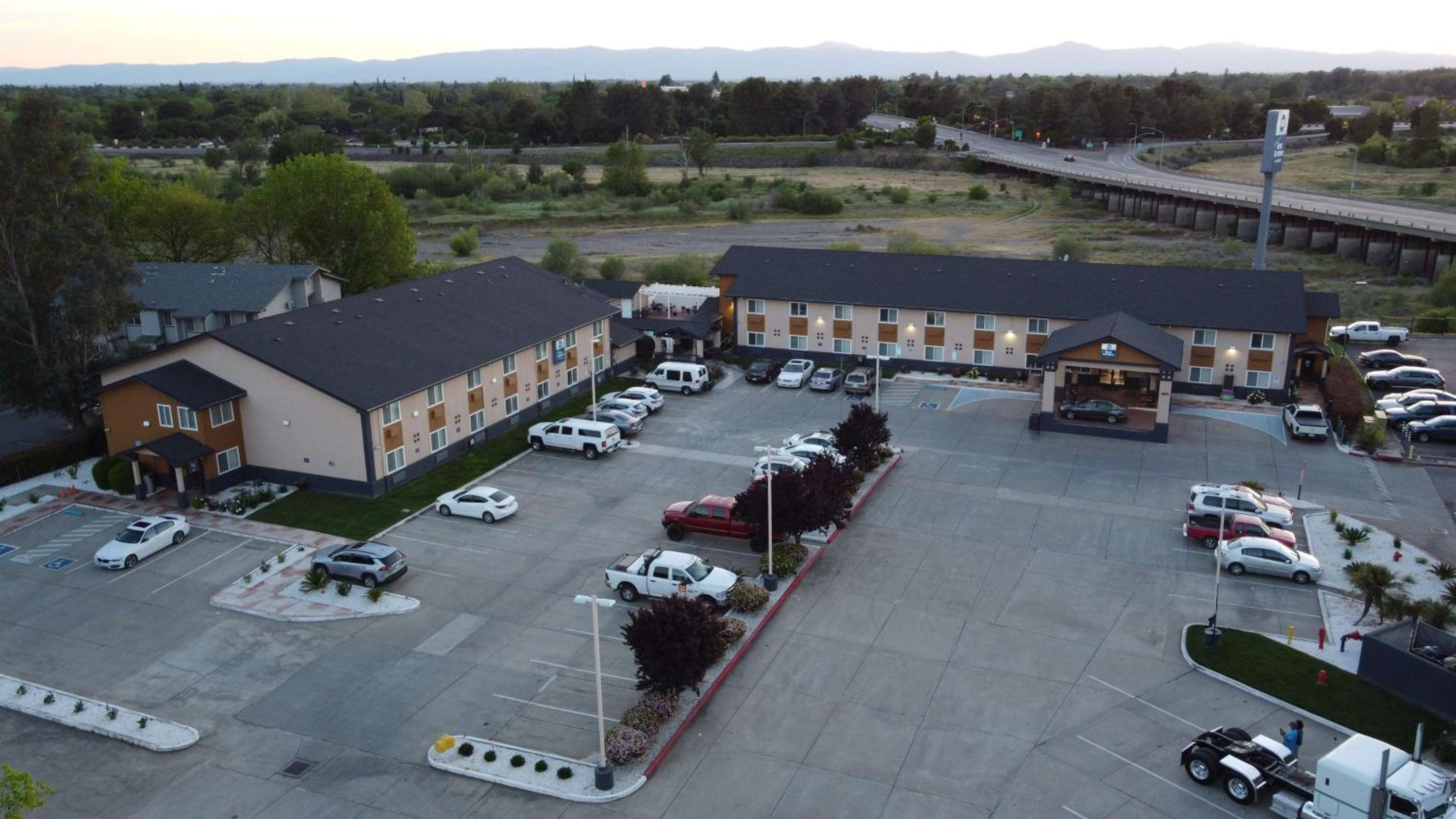 Red Bluff Vacations - Best Western Antelope Inn  Suites - Property Image 3