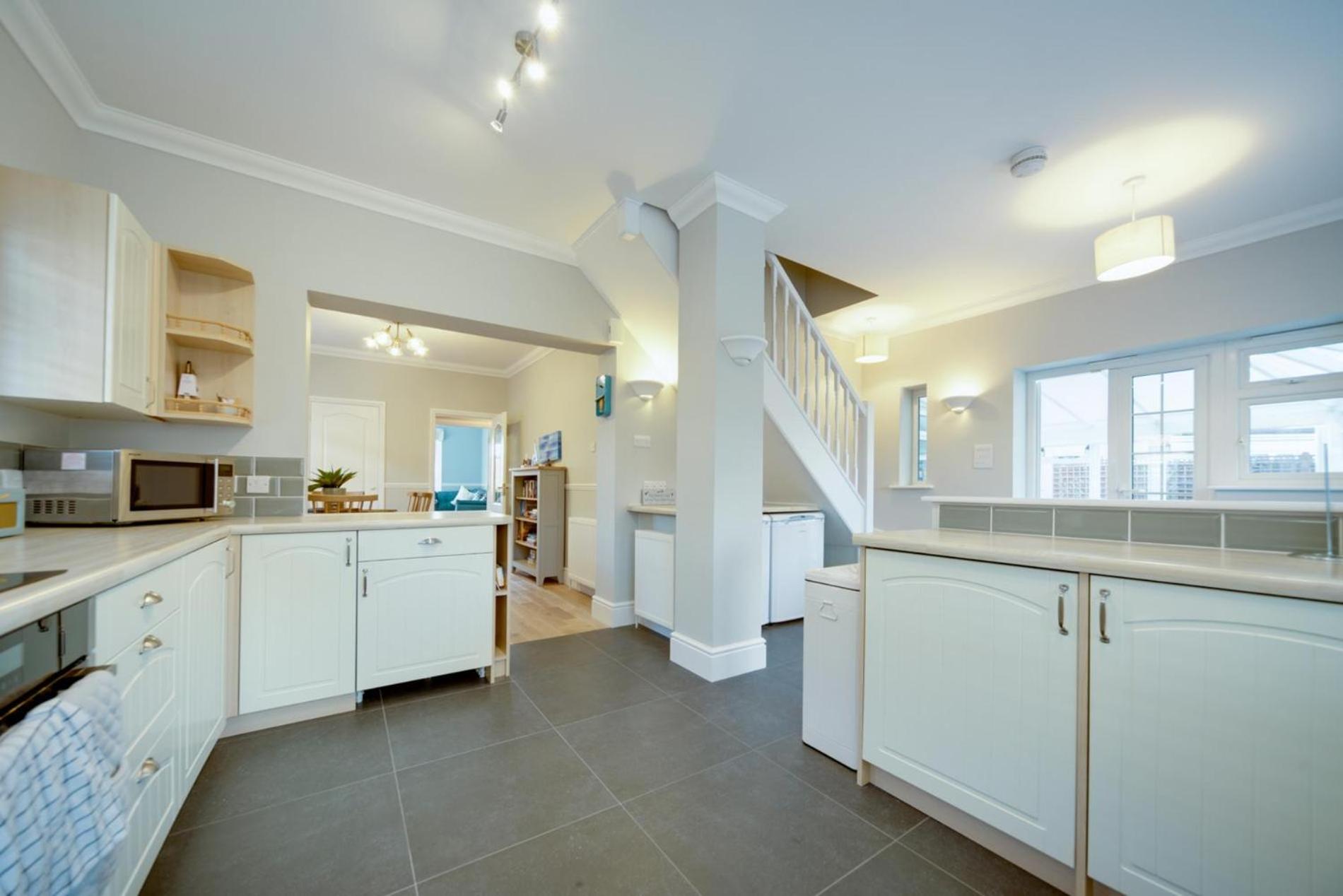 Super 5 Bedroom Family Friendly Retreat Rustington view 5