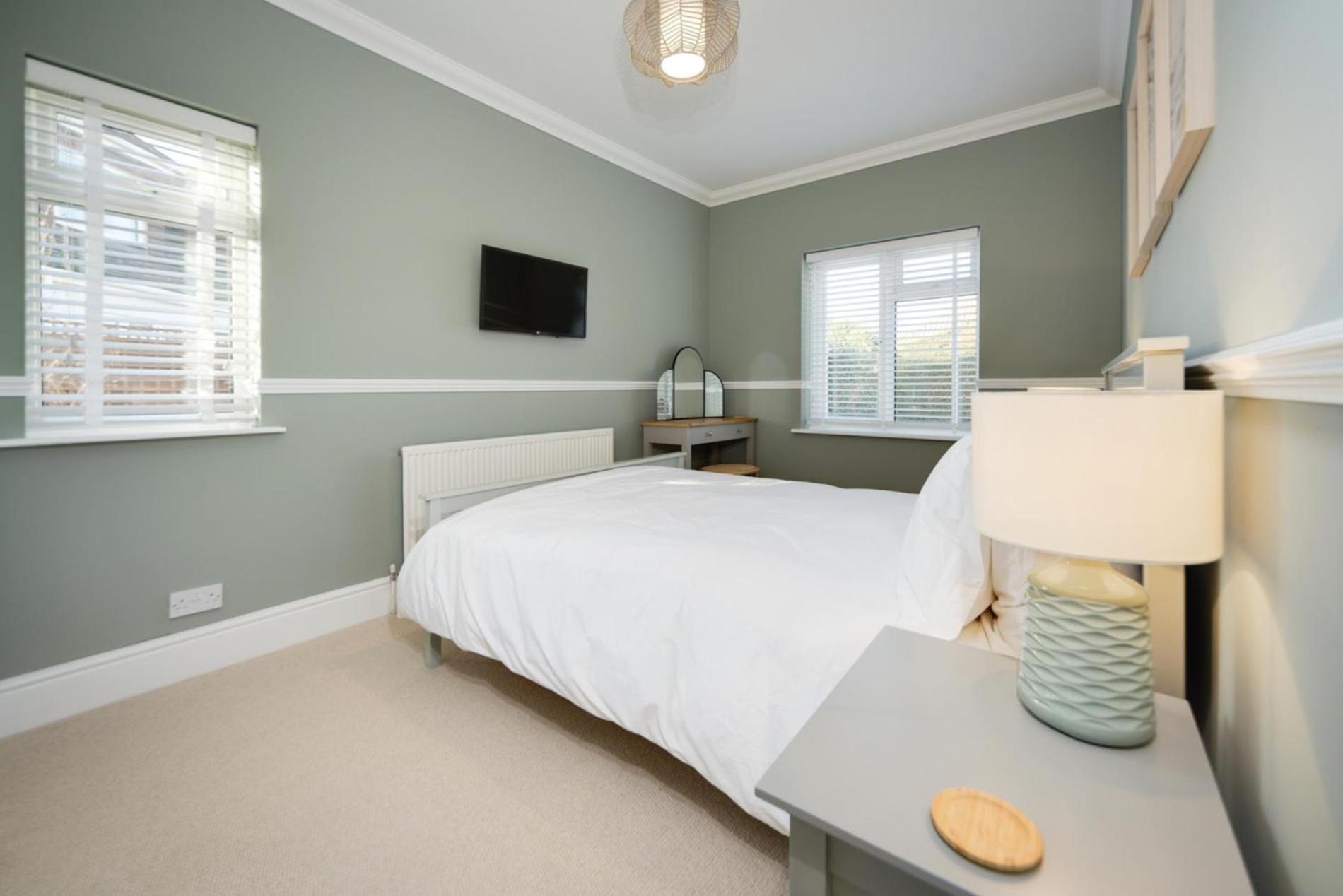 Super 5 Bedroom Family Friendly Retreat Rustington view 2