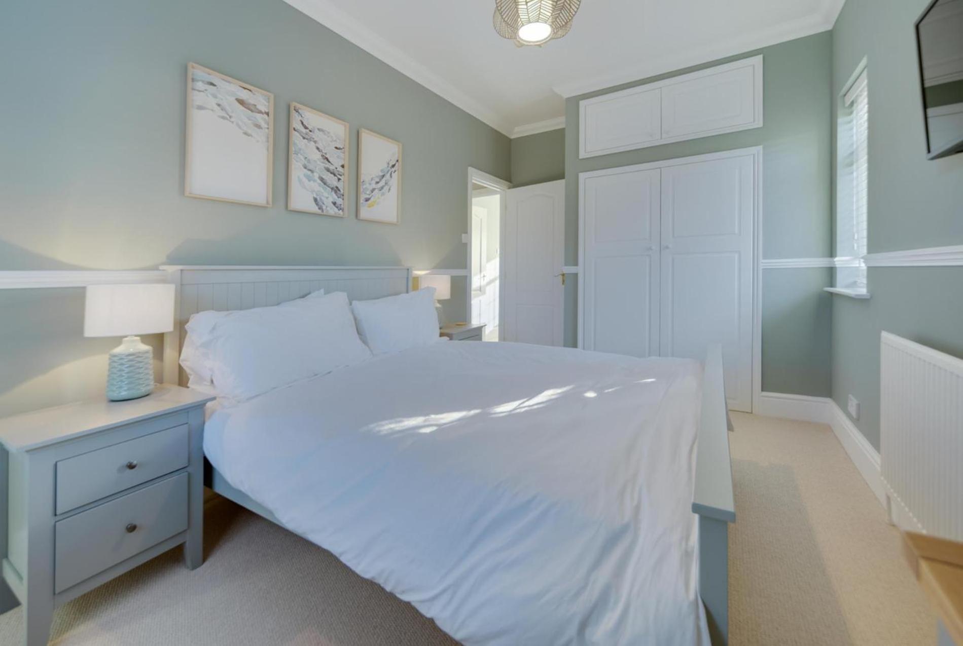 Super 5 Bedroom Family Friendly Retreat Rustington view 3