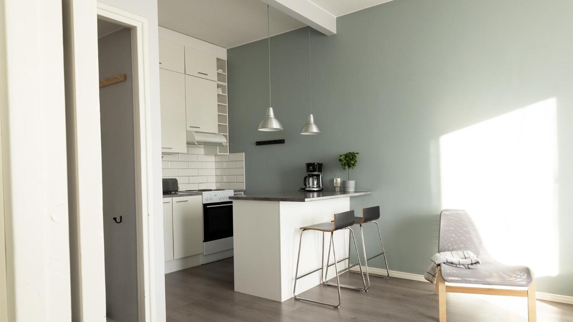 2ndhomes Modern & Central 1BR Top Floor home view 4