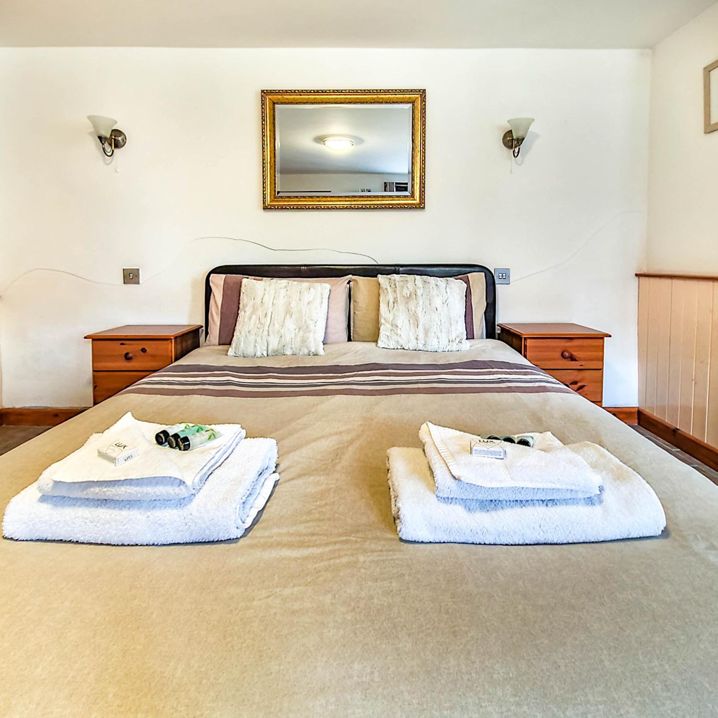 Ta Mill Cottages & Lodges - Dairy Cottage view 5
