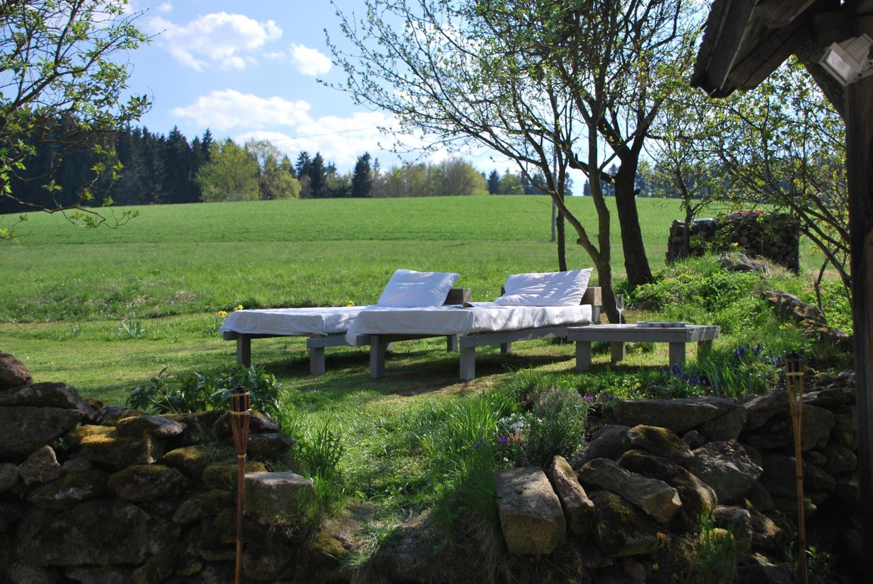 WALD-LAND-HOF Schloss Rosenau