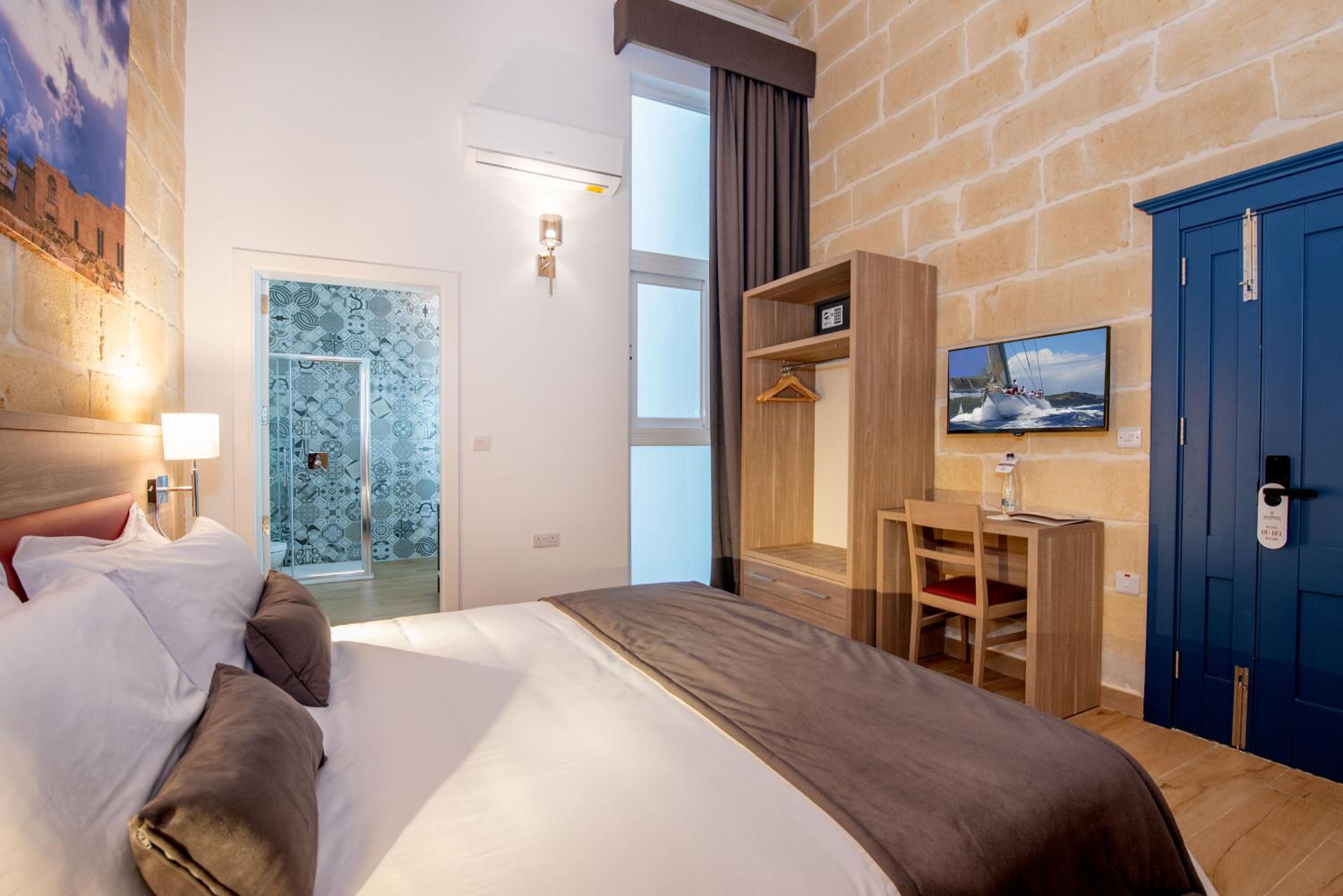 Georges Boutique Living view 3