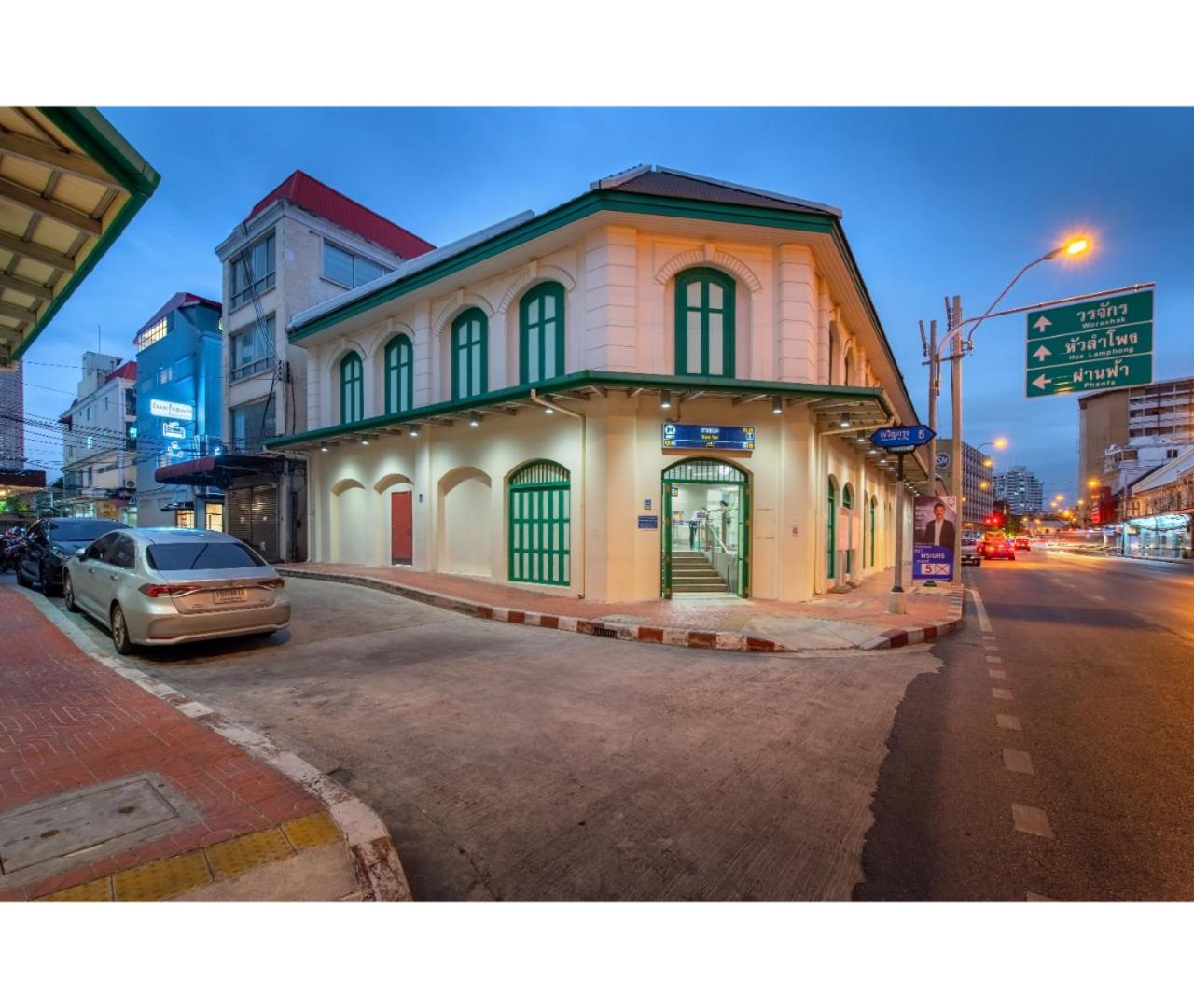 Siam Subway Hostel and Café