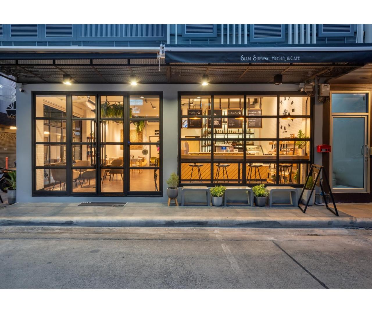 Siam Subway Hostel and Café