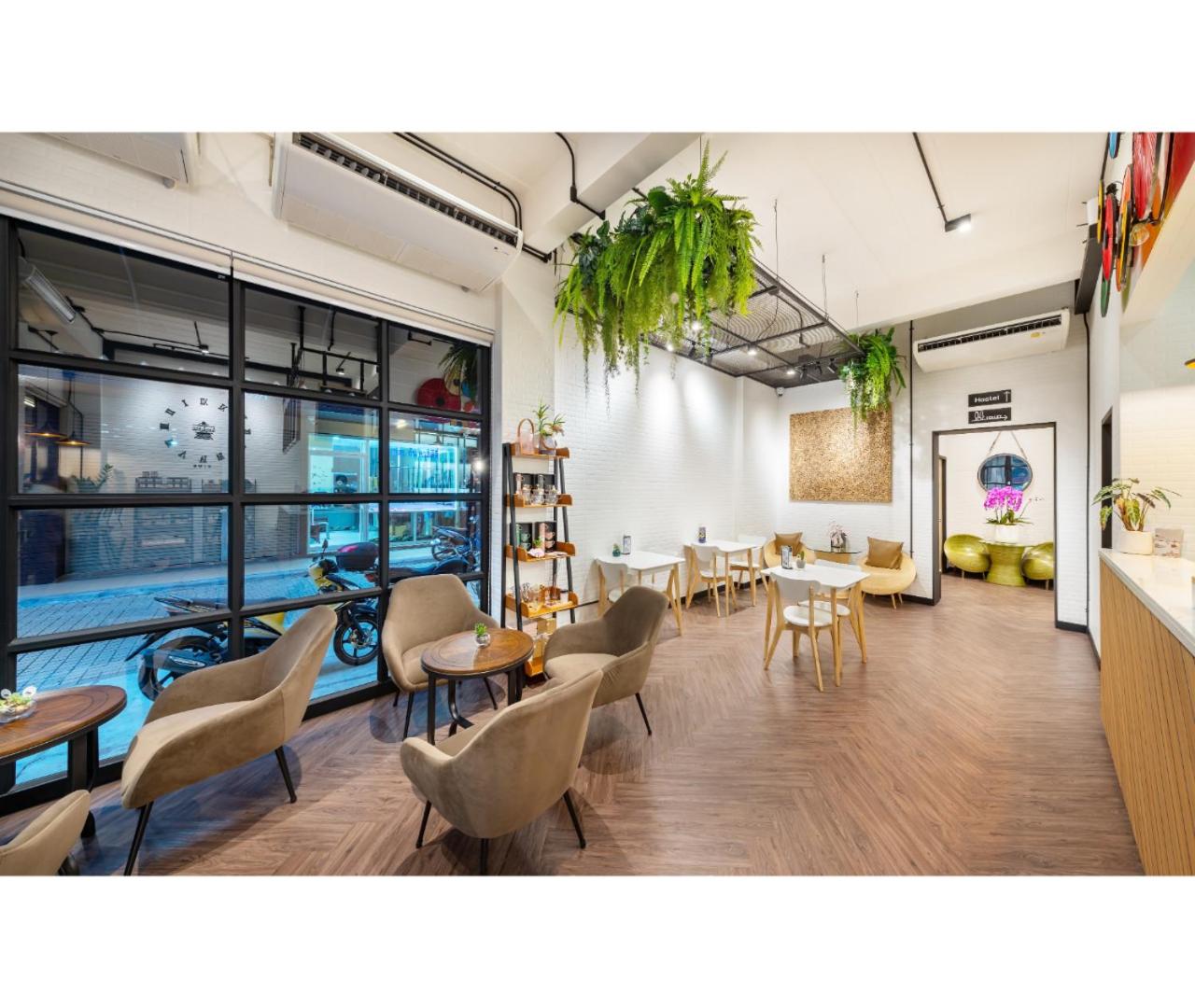 Siam Subway Hostel and Café